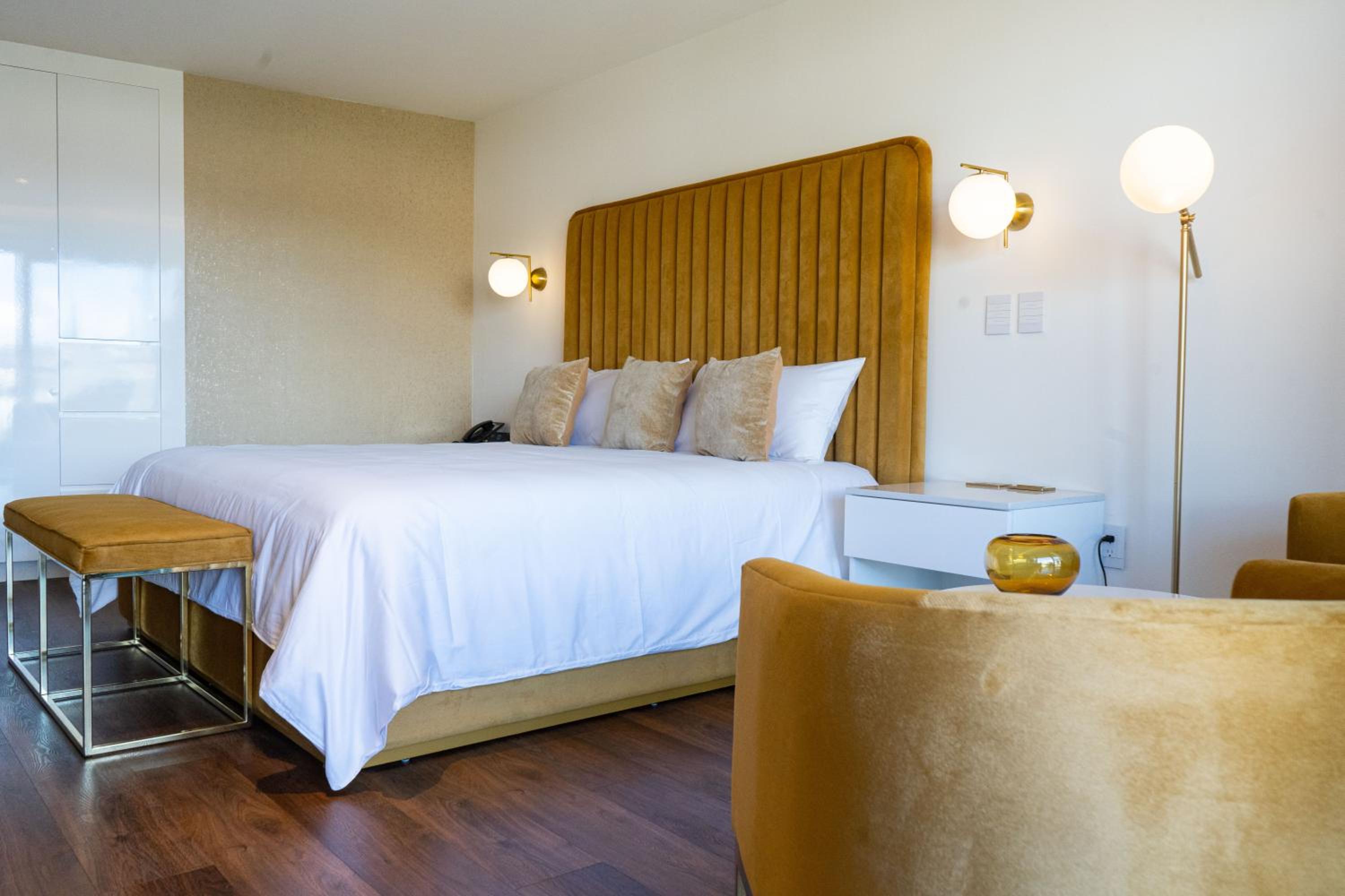 Superior King Suite - Photo 1