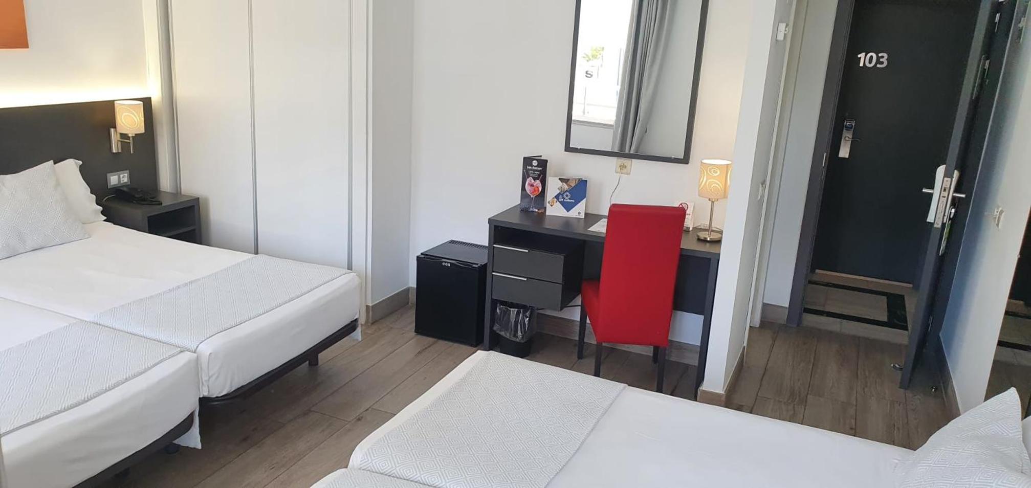 Habitación Cuádruple con Balcón