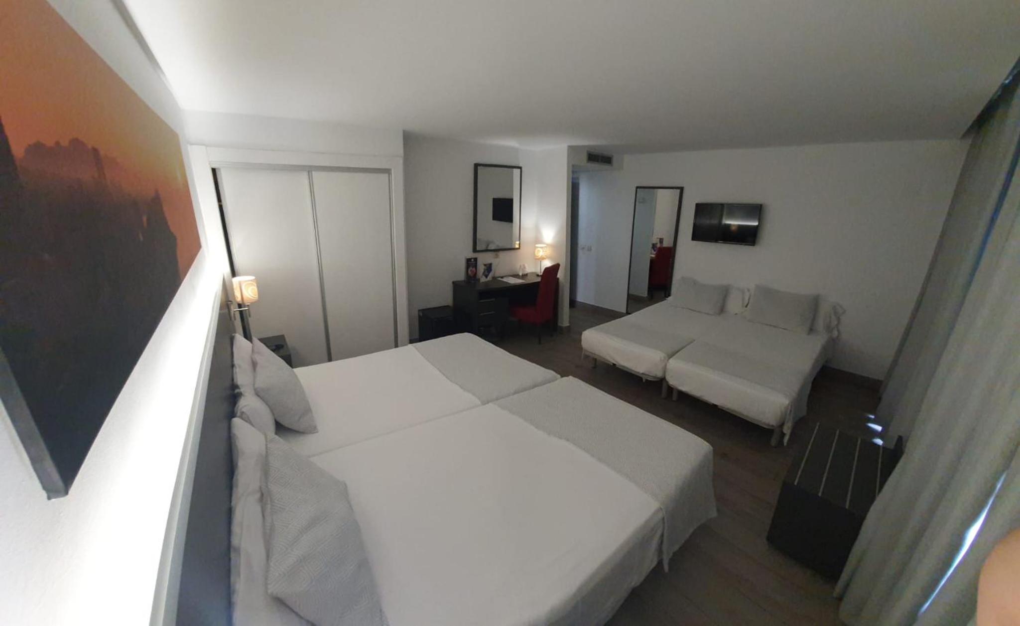Habitación Cuádruple con Balcón