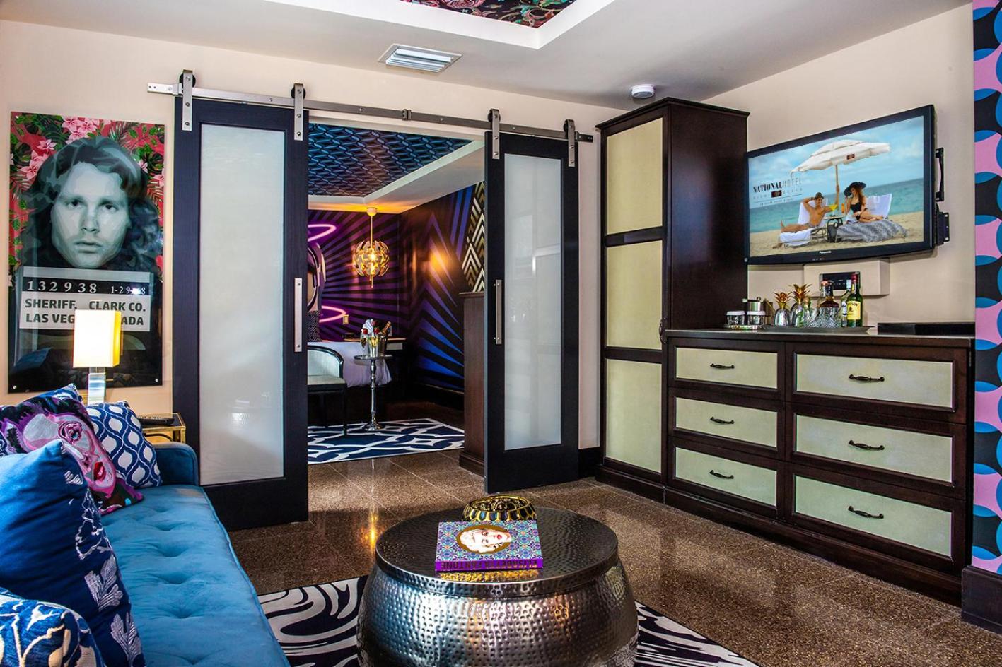 Artist Collection Poolside Cabana Suite - Photo 2
