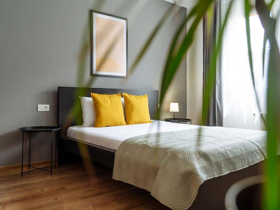 One-Bedroom Apartment - Photo 1