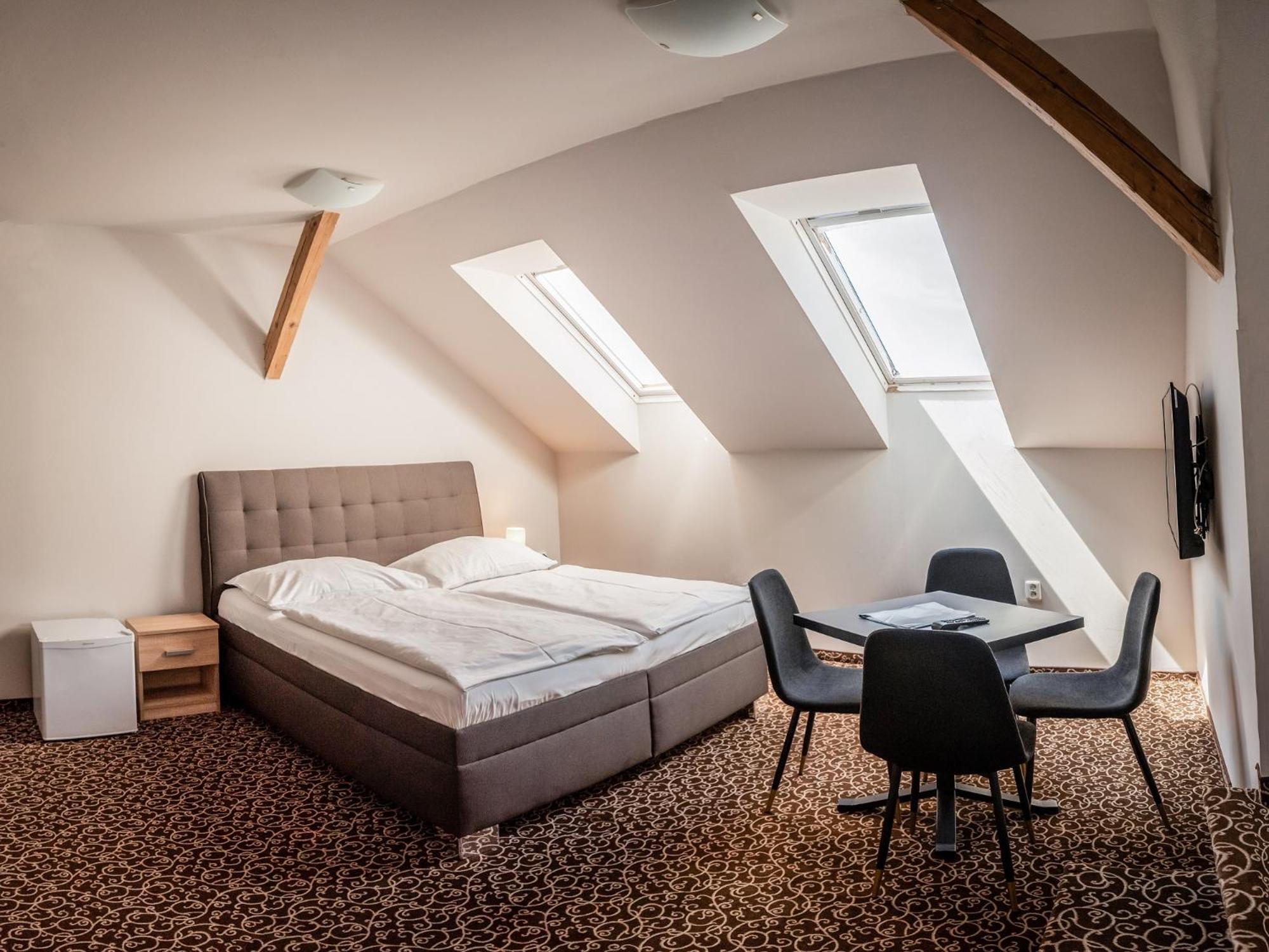 Two-Bedroom Suite thumbnail 5