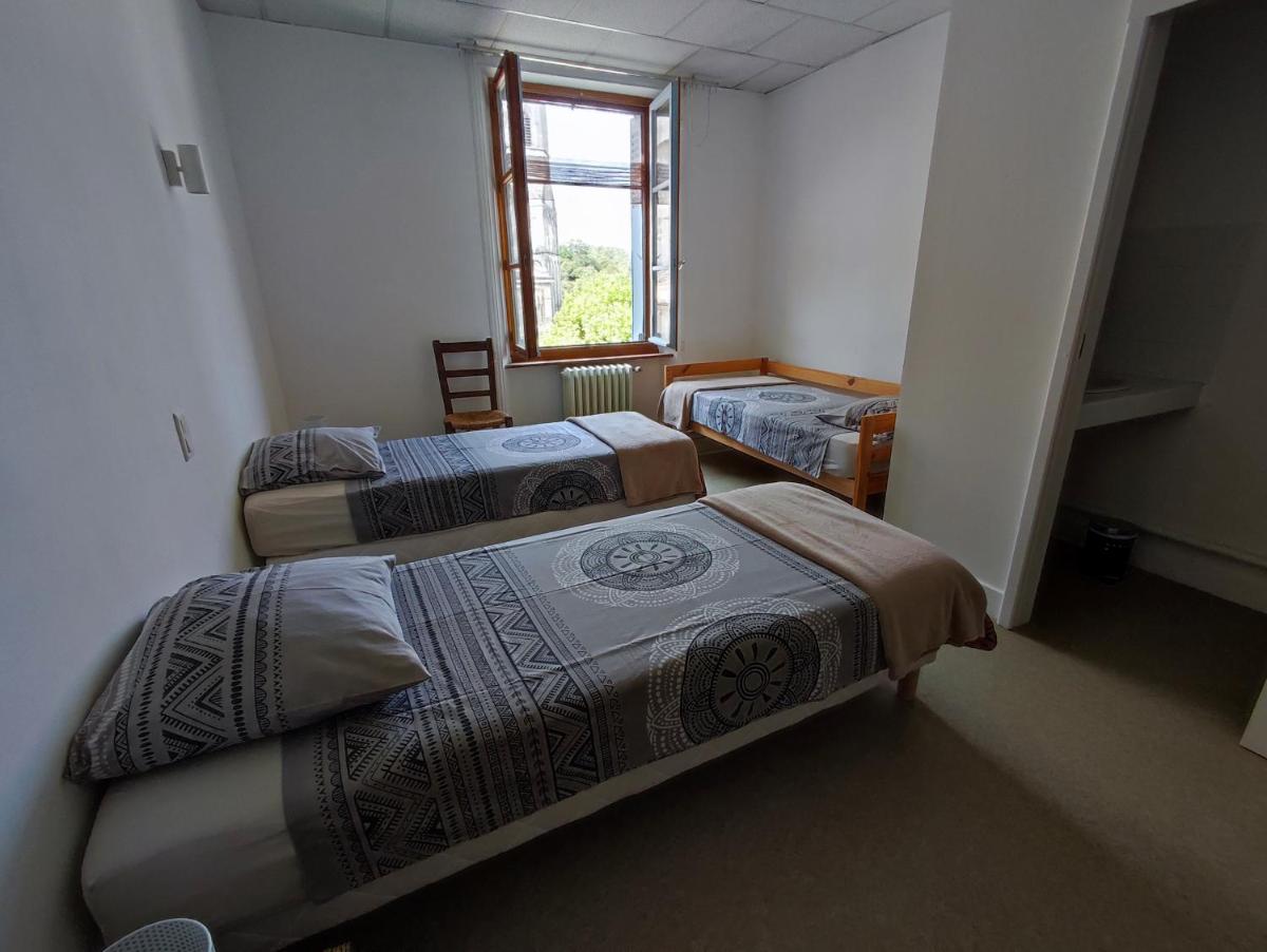 Quadruple Room with Shared Bathroom photo 2