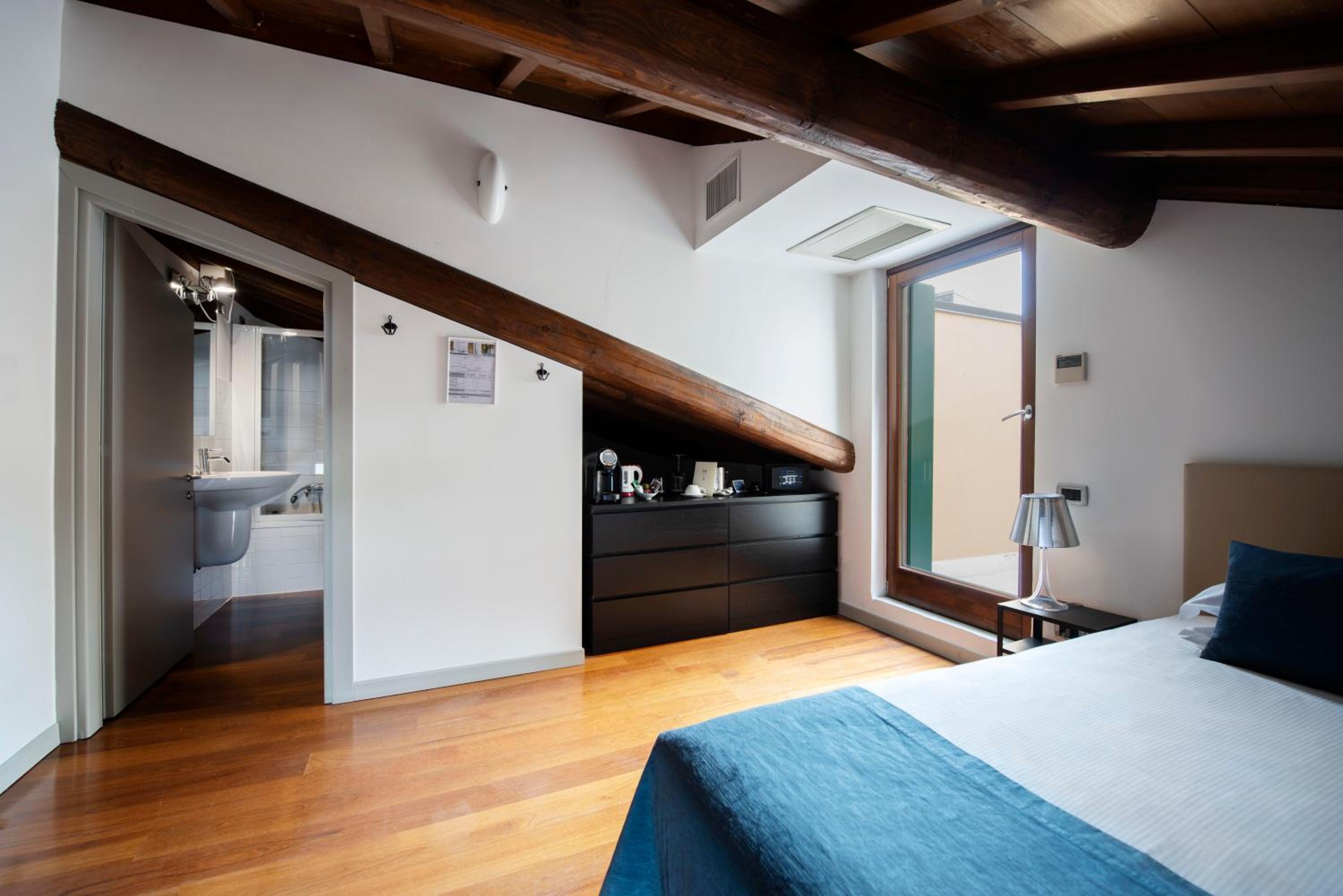 Single Room photo 2