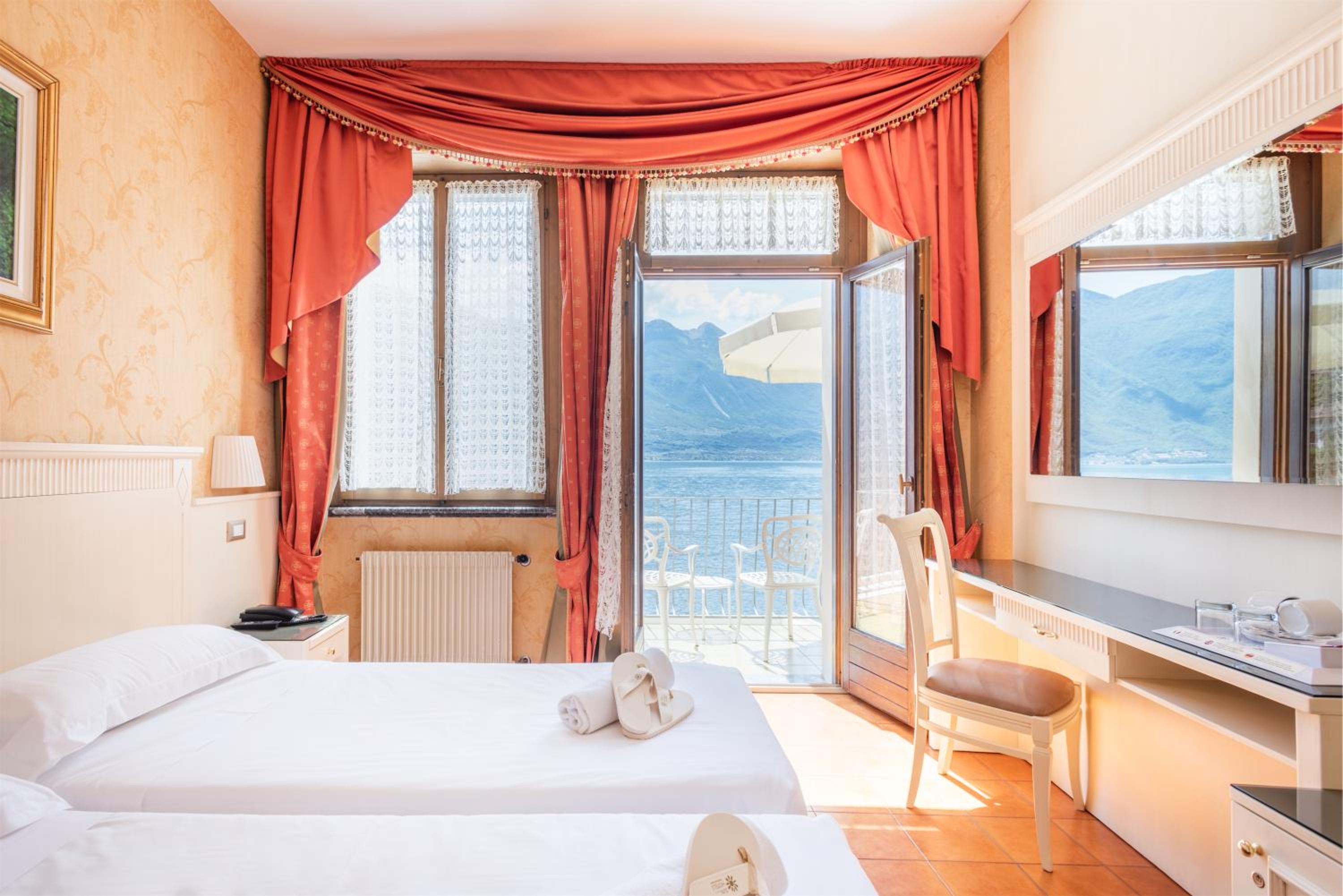 Chambre Double avec Balcon – Vue sur Lac