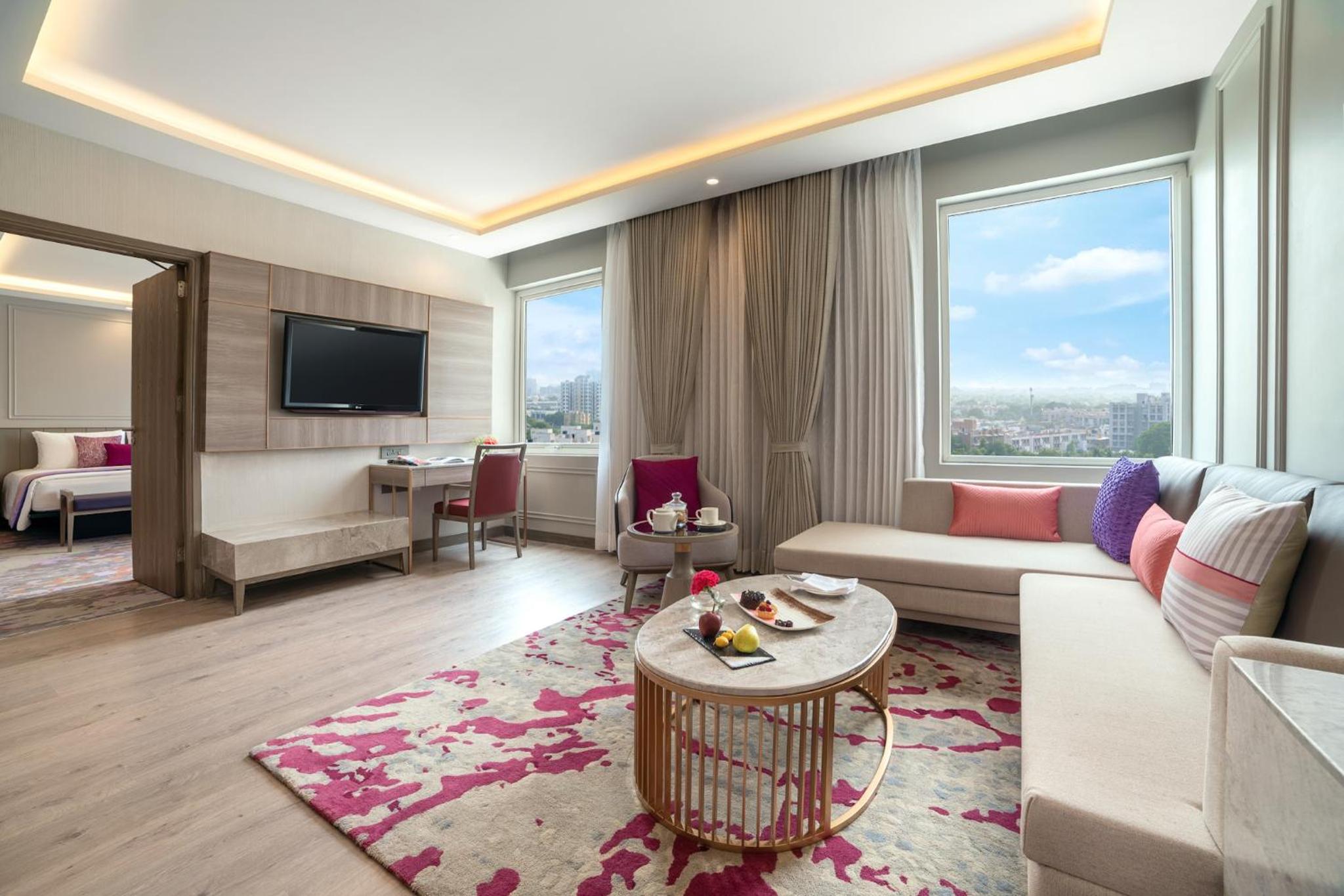 Premium Suite - Complimentary 01 way Airport transfer - Photo 1
