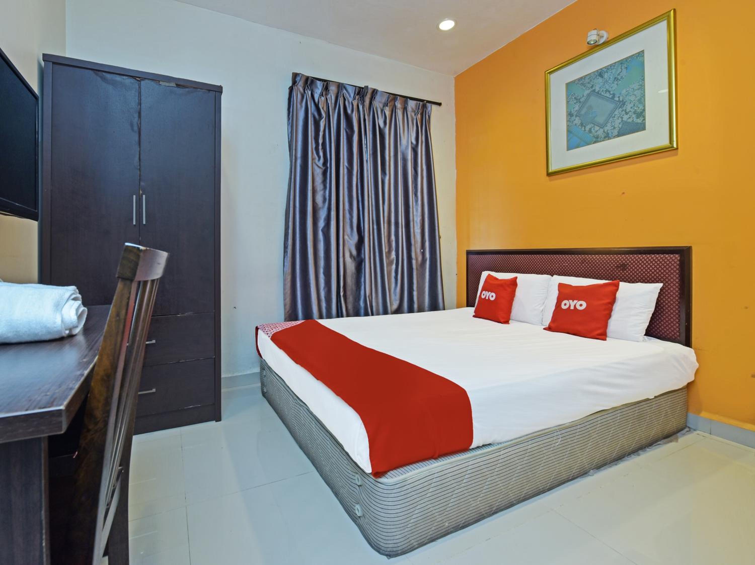 Deluxe Queen Room