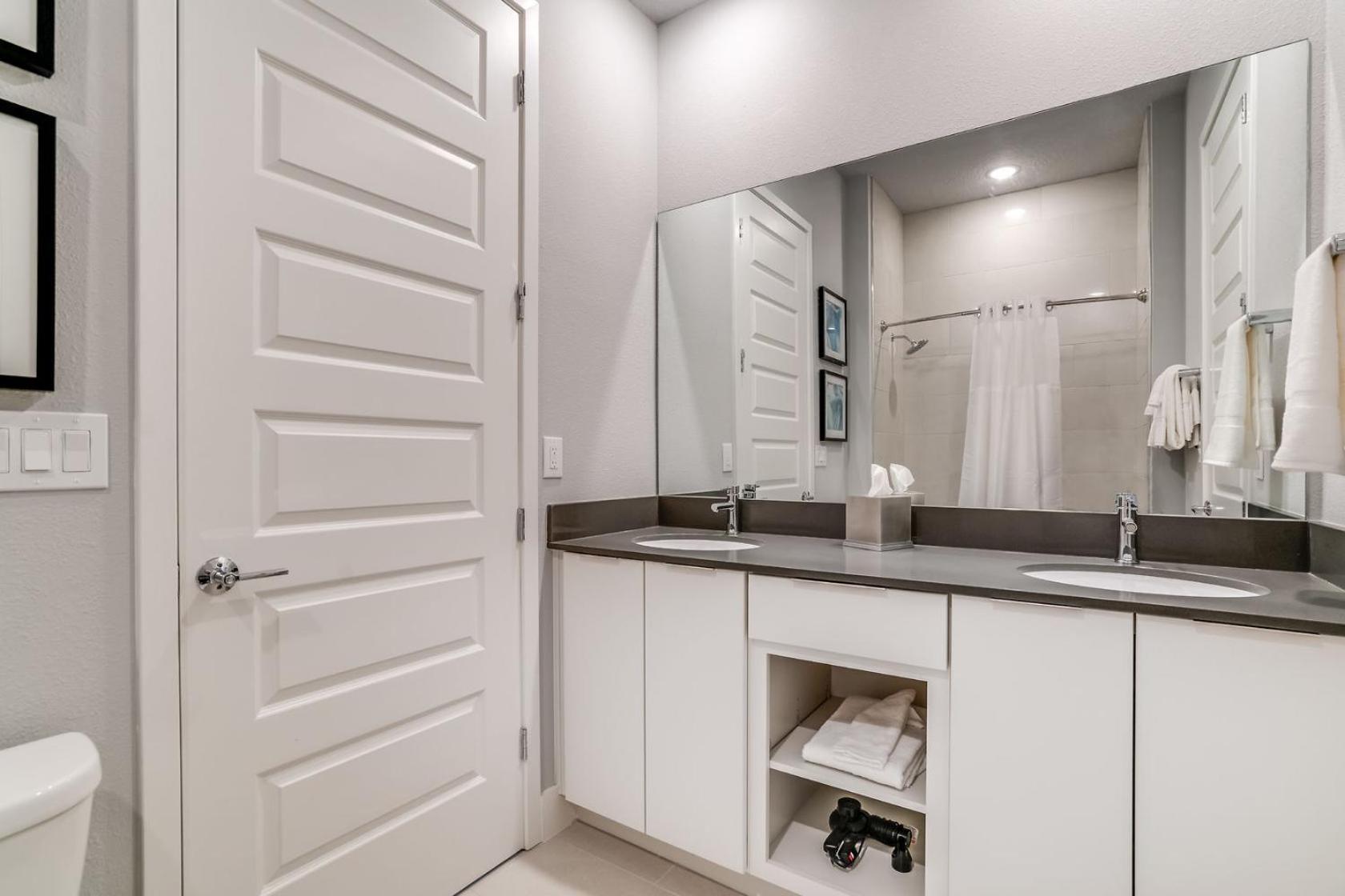 4 Bedroom Luxury Two Story Condo w/Balcony - Photo 2