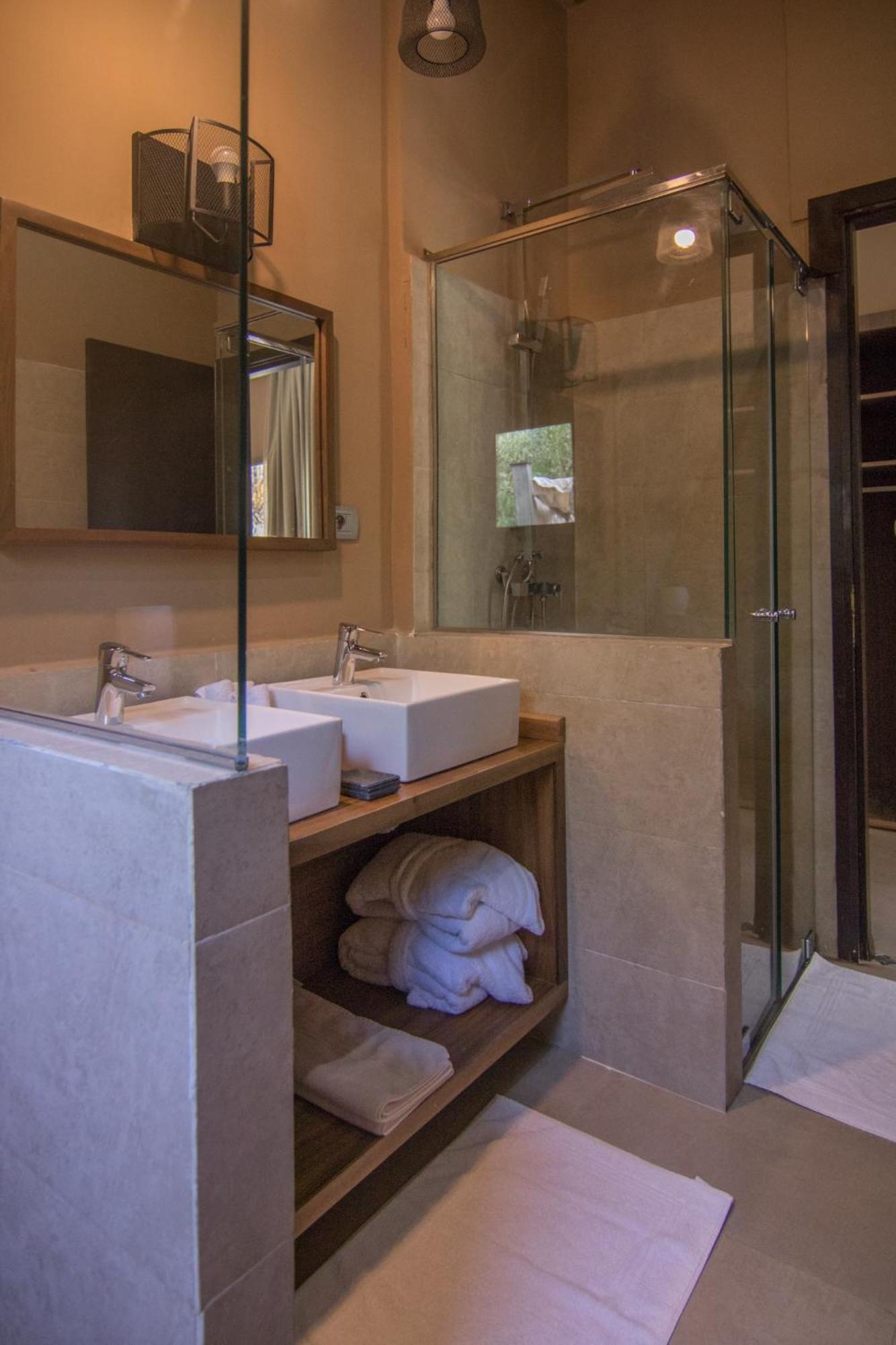 Standard Double Room - Photo 7