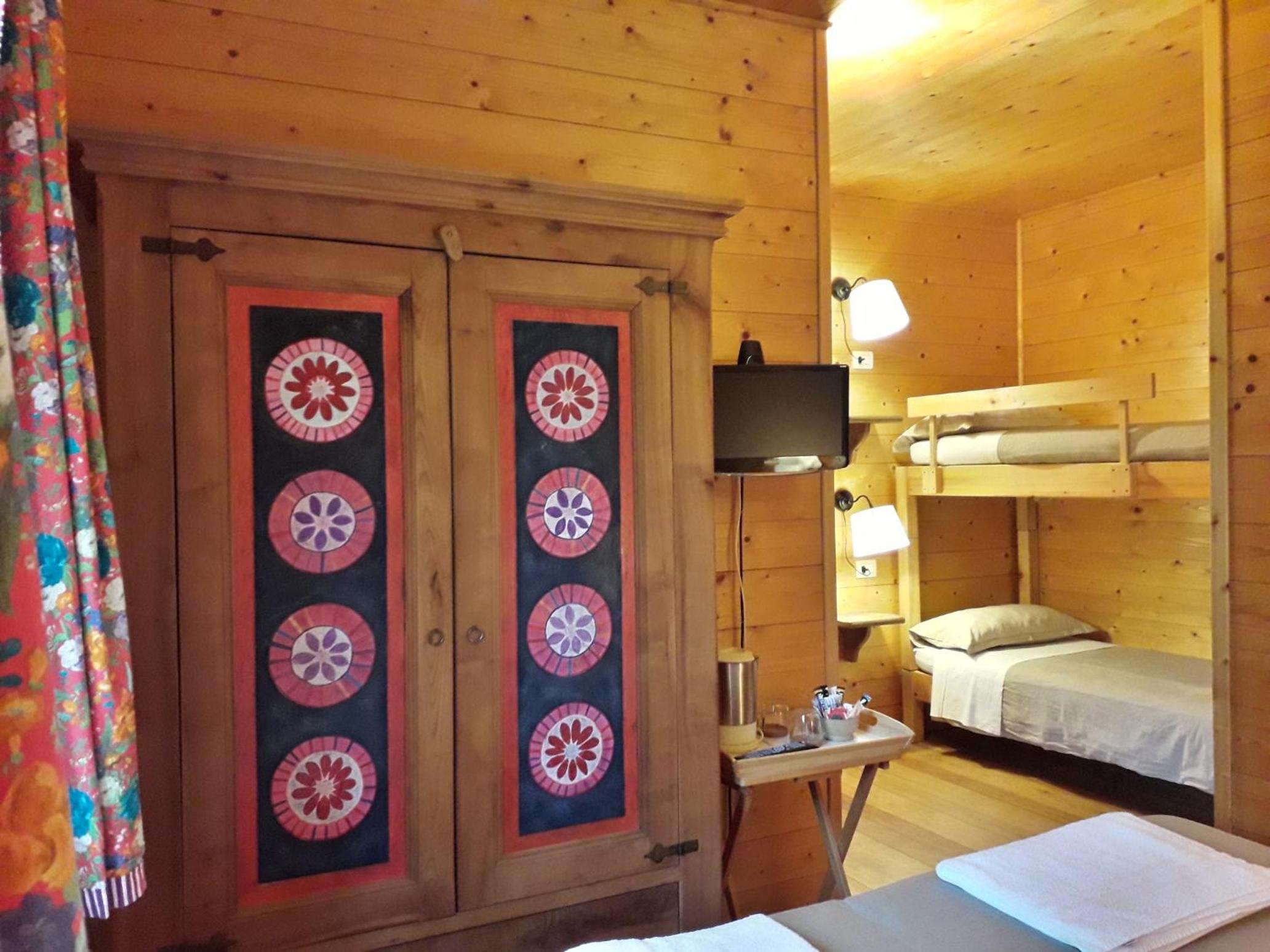 Quadruple Room with Bathroom - Photo 4
