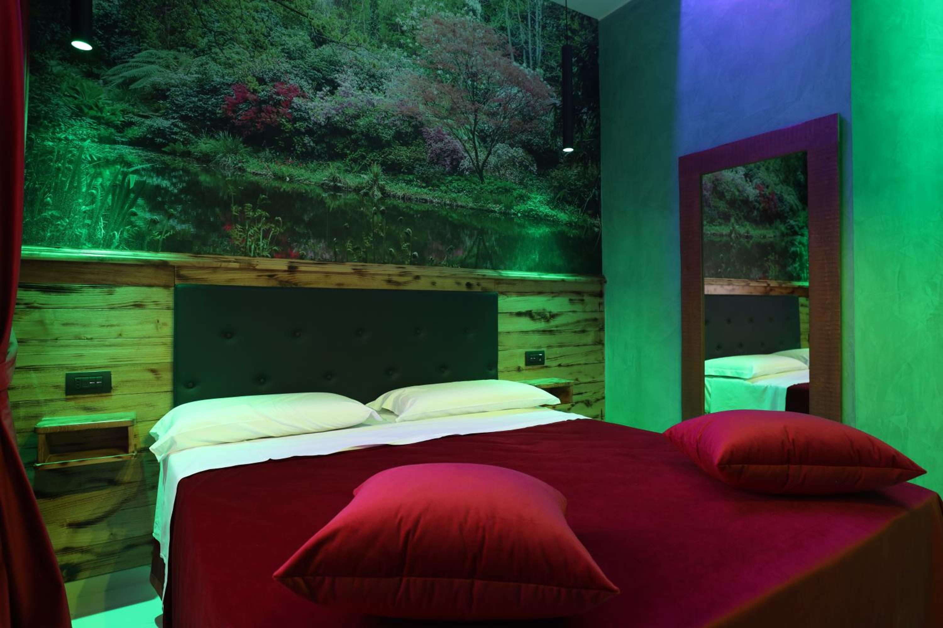 Suite with Spa Bath photo 2