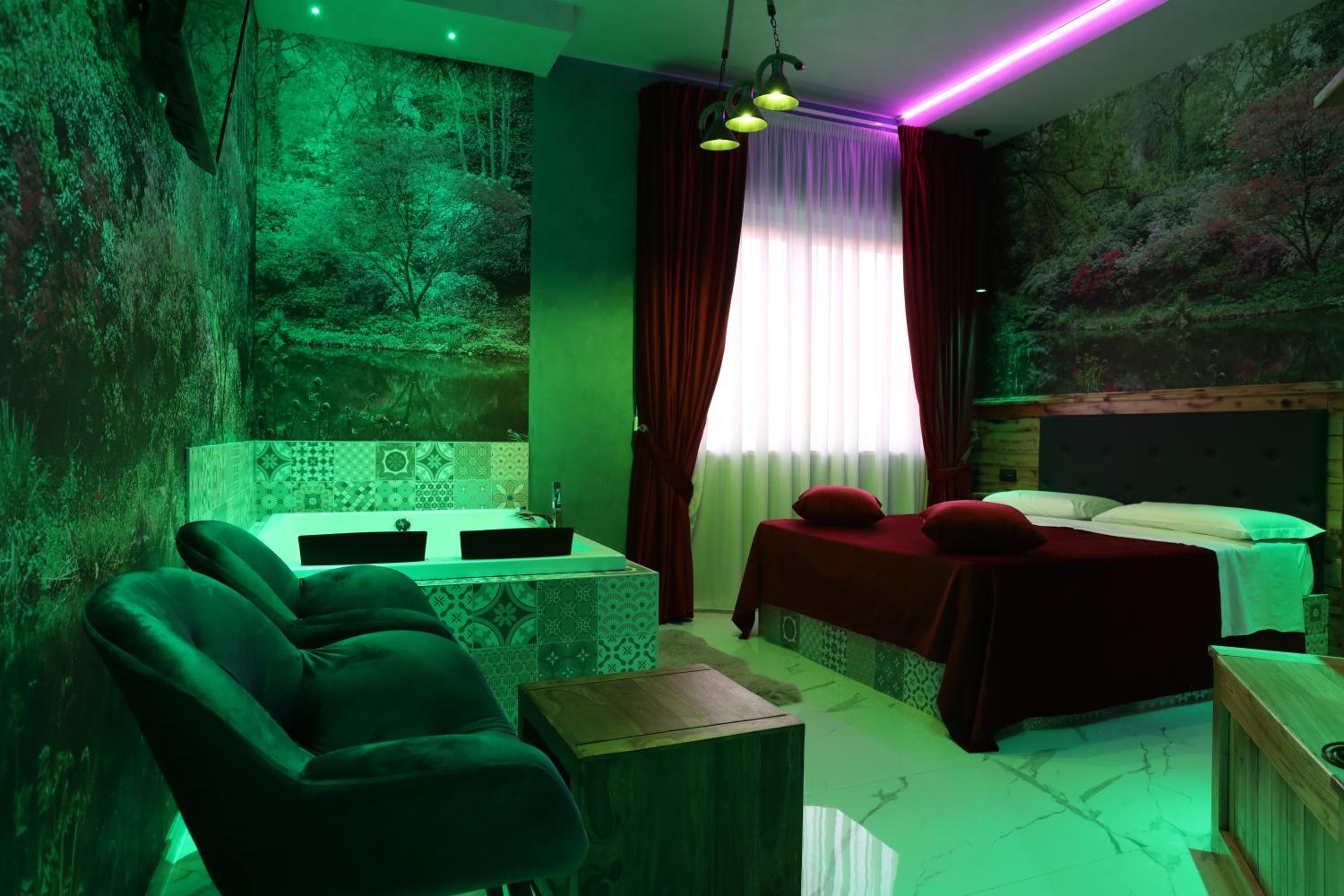 Suite with Spa Bath photo 3