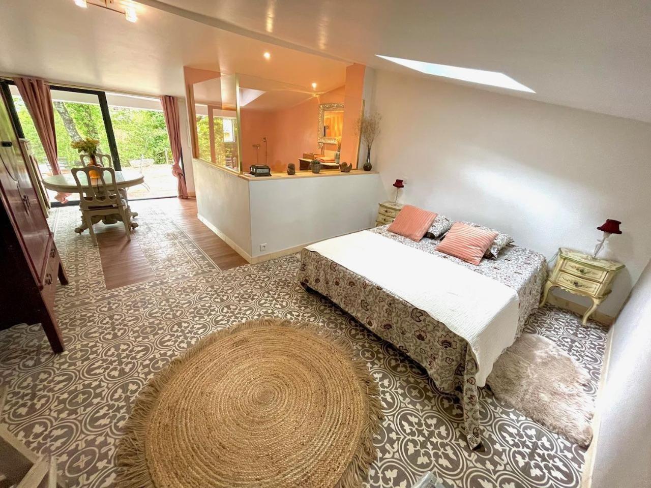 Deluxe King Suite - Photo 1