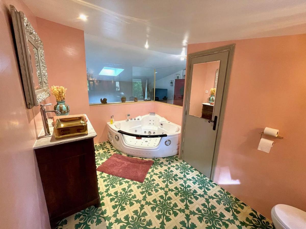 Deluxe King Suite - Photo 2