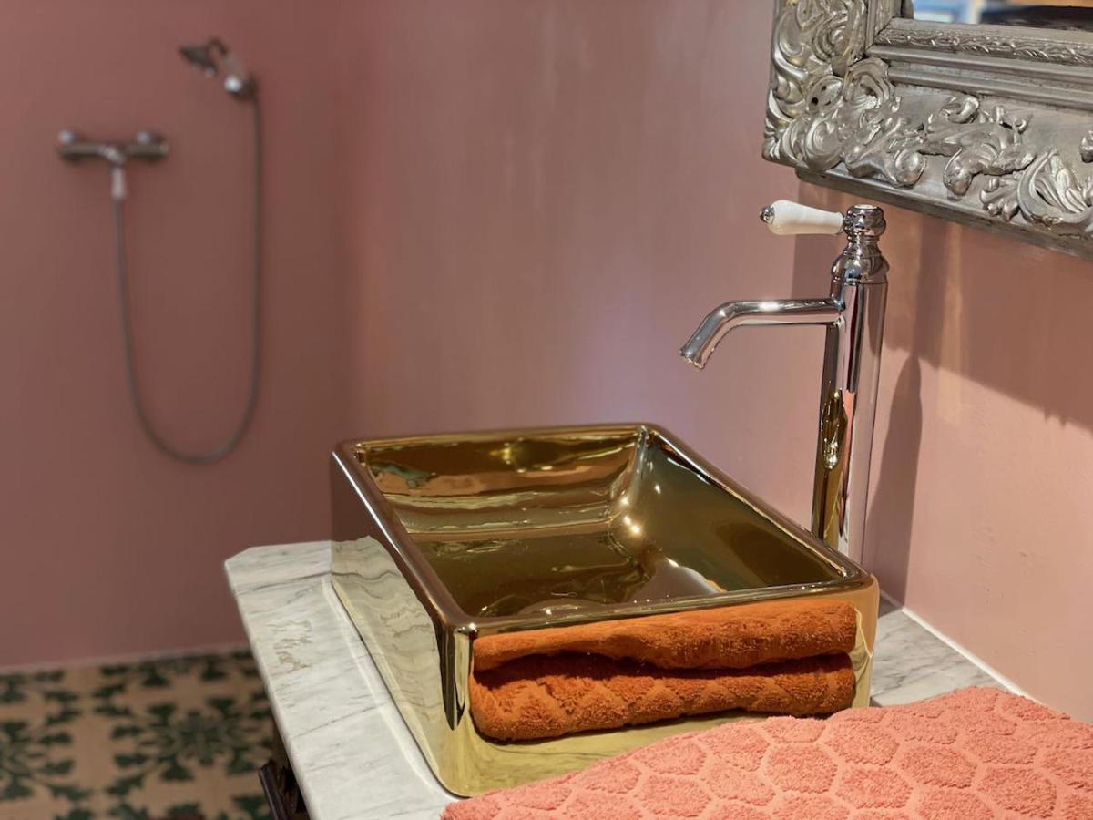 Deluxe King Suite - Photo 3