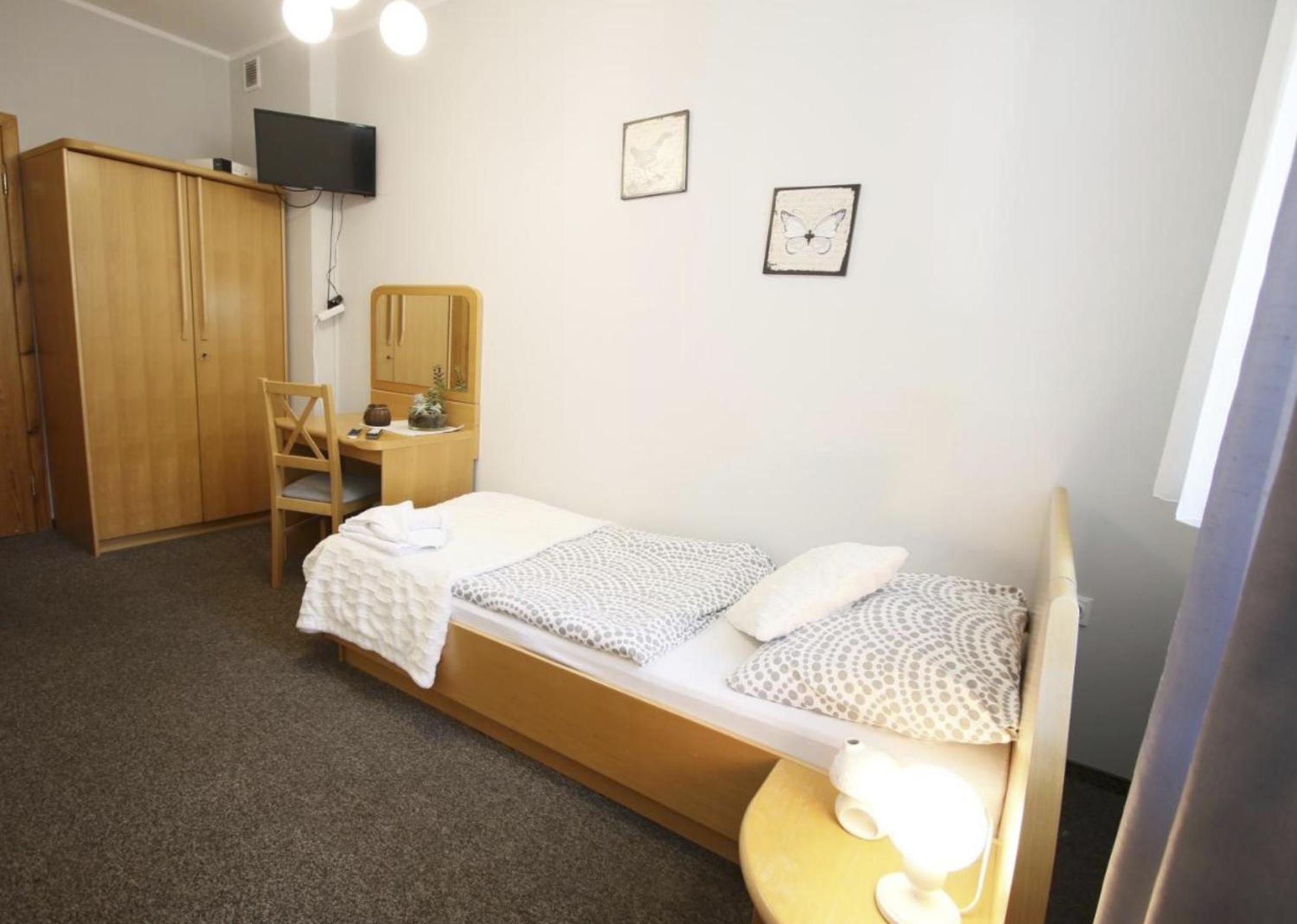 Single Room with Bathroom photo 3