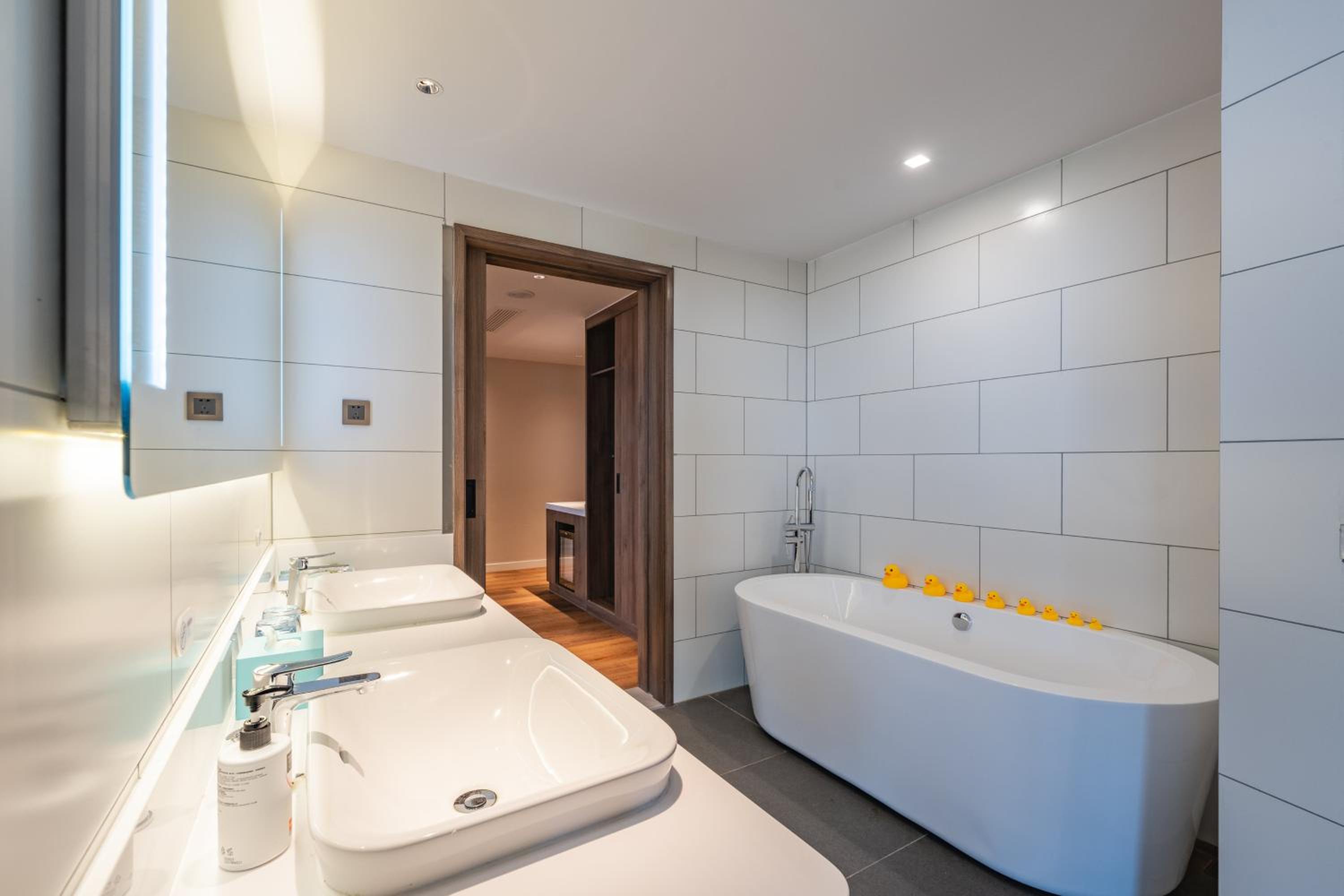 Two-Bedroom Suite - Photo 7