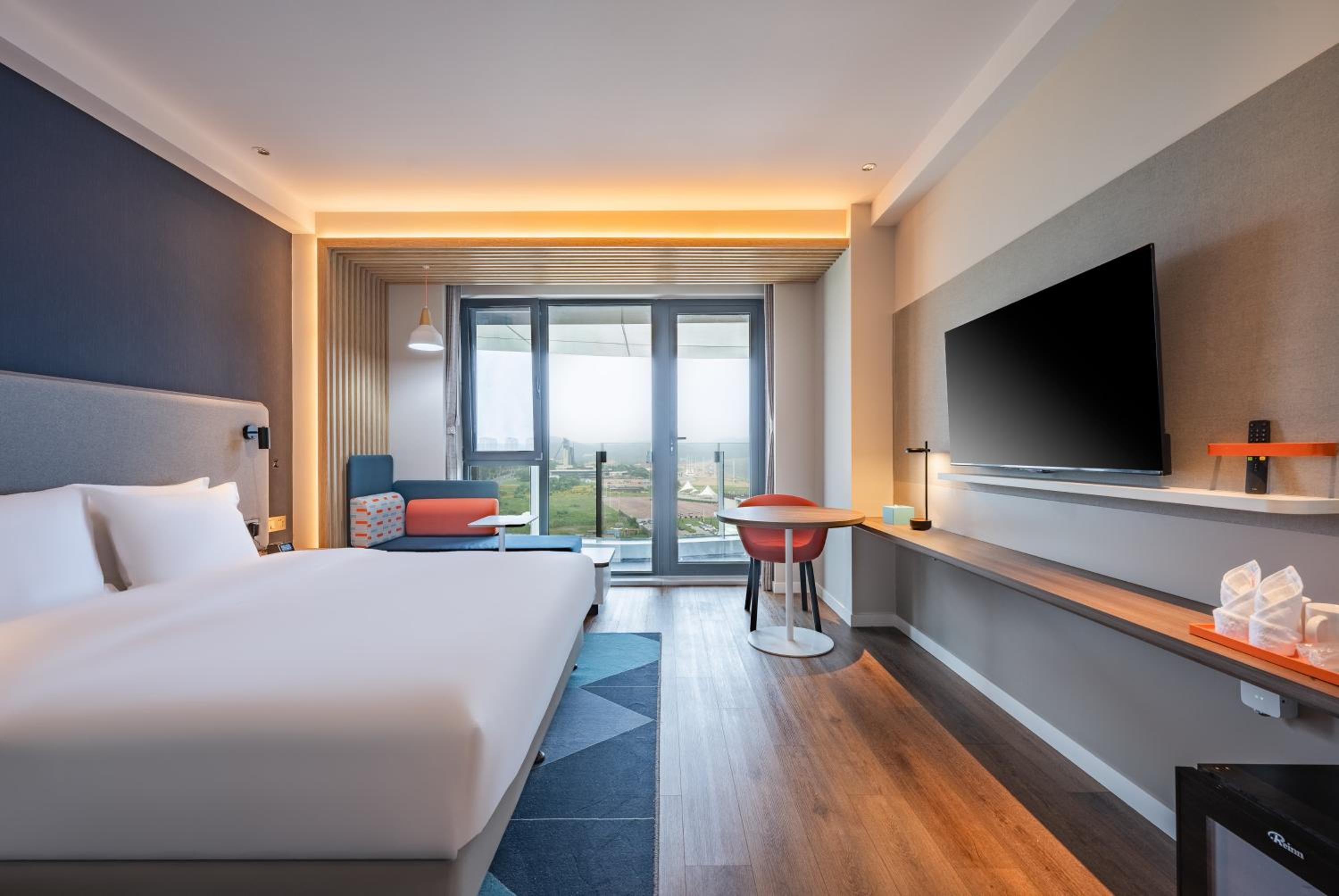 Large King Room with Sea View - Photo 6