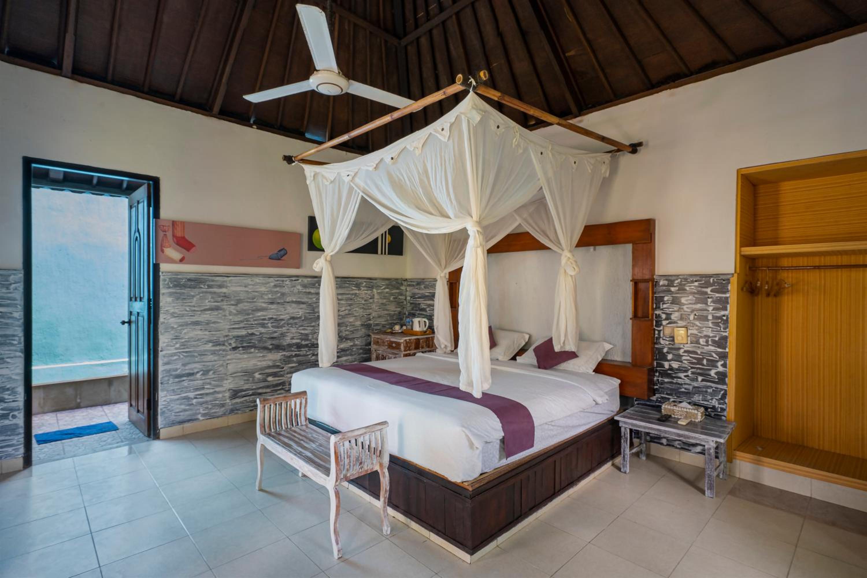 One Bungalow King Bed With Garden View - Photo 19