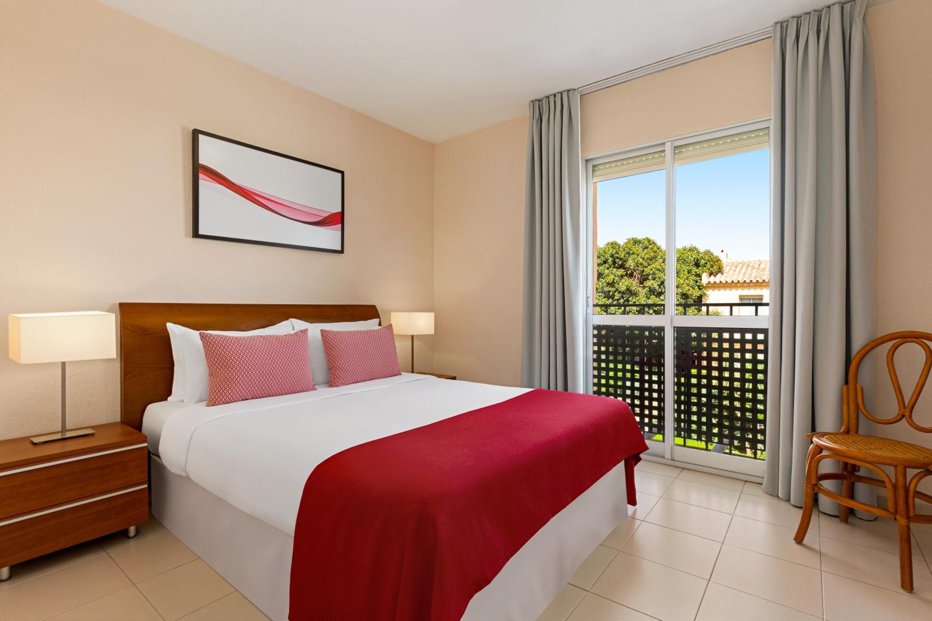 Classic Two Bedroom Apartment - Photo 9