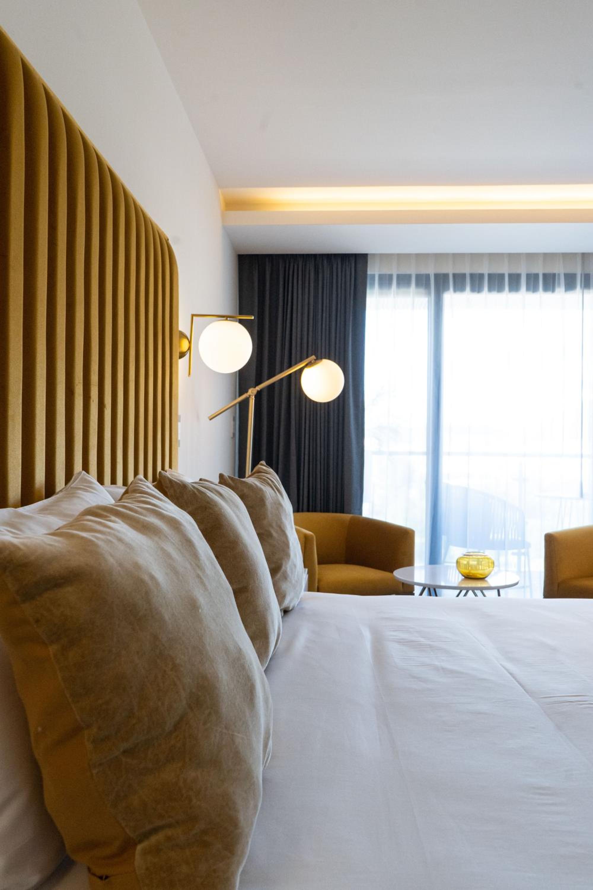 Superior King Suite - Photo 5