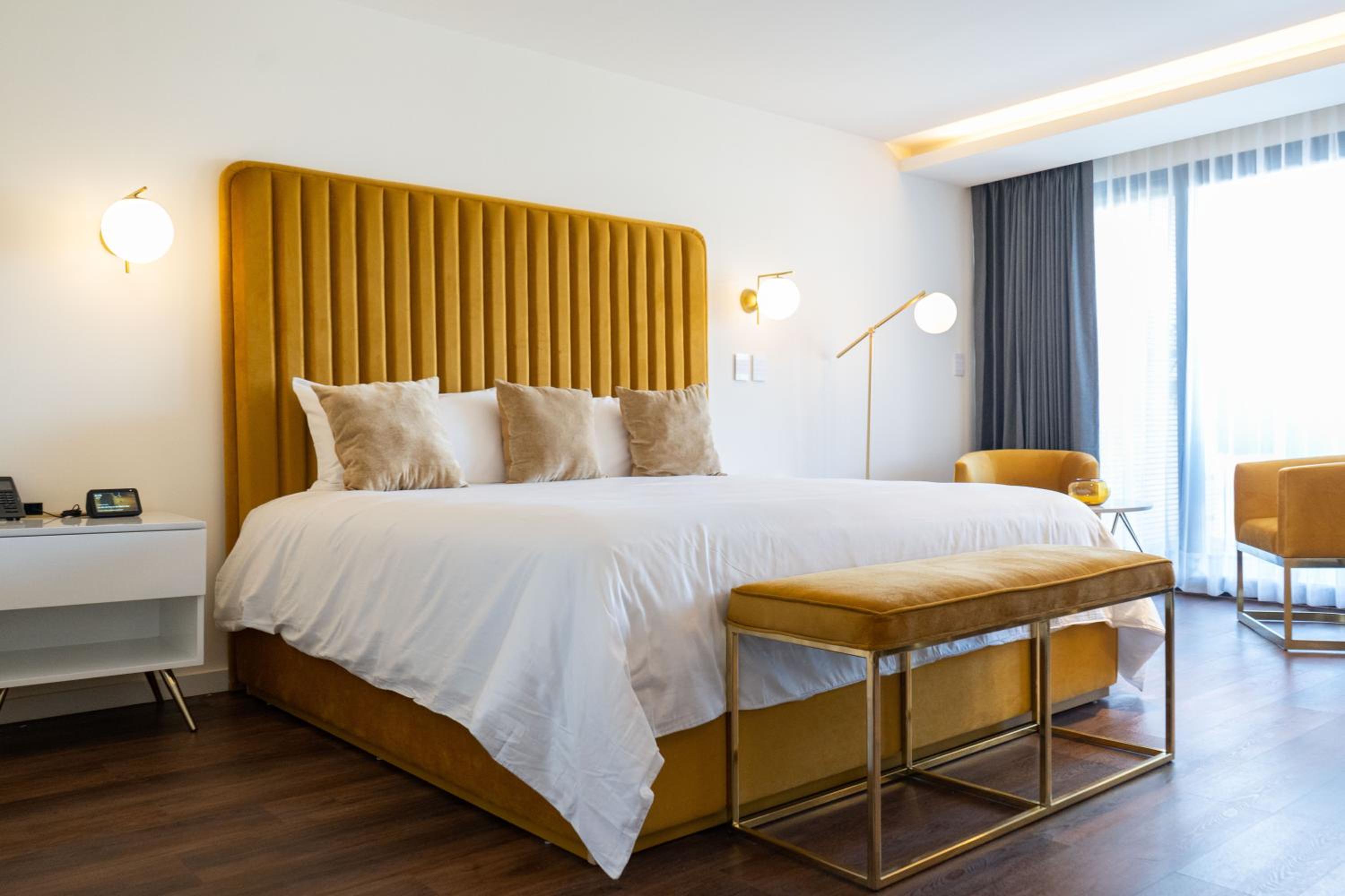 Superior King Suite - Photo 6