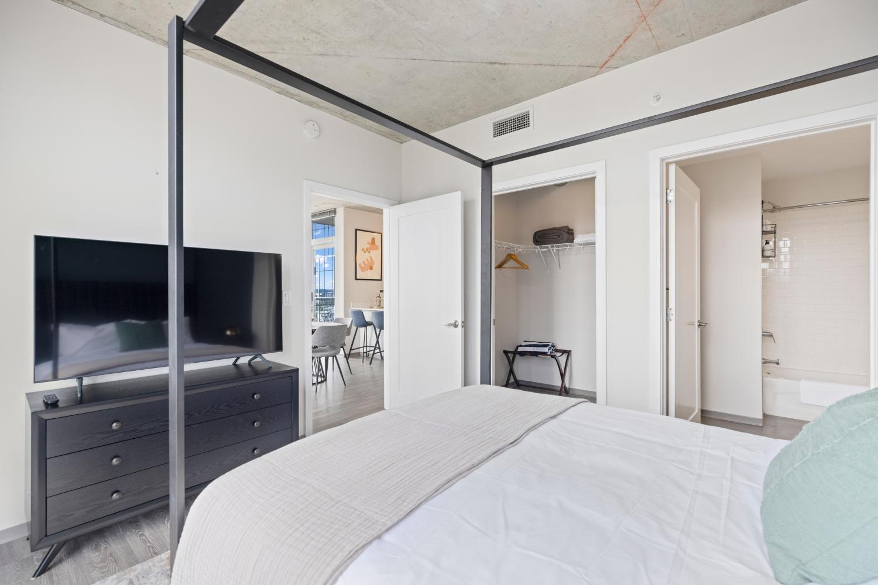 2 Bed | 2 Bath Suite - Photo 3