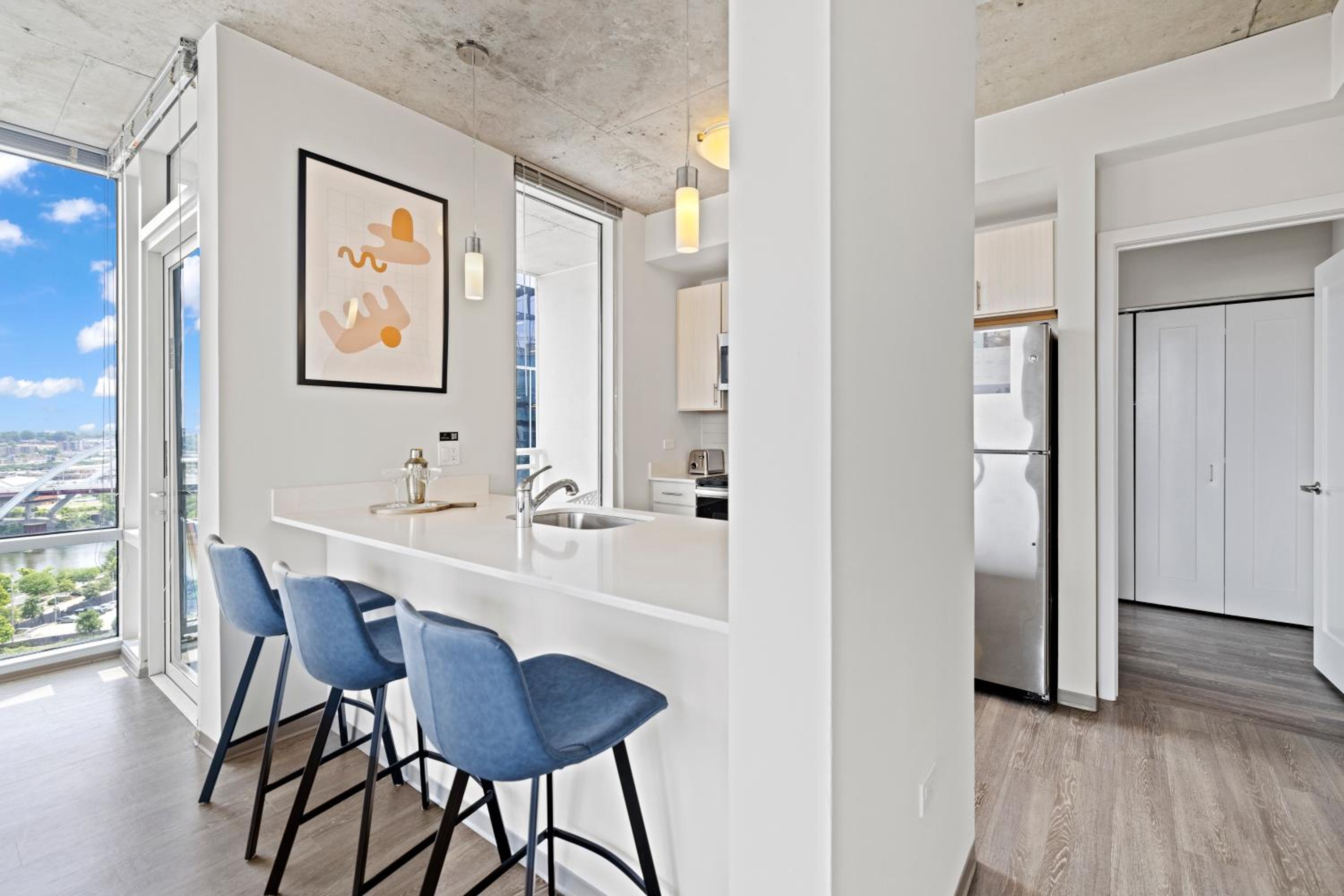 2 Bed | 2 Bath Suite - Photo 6