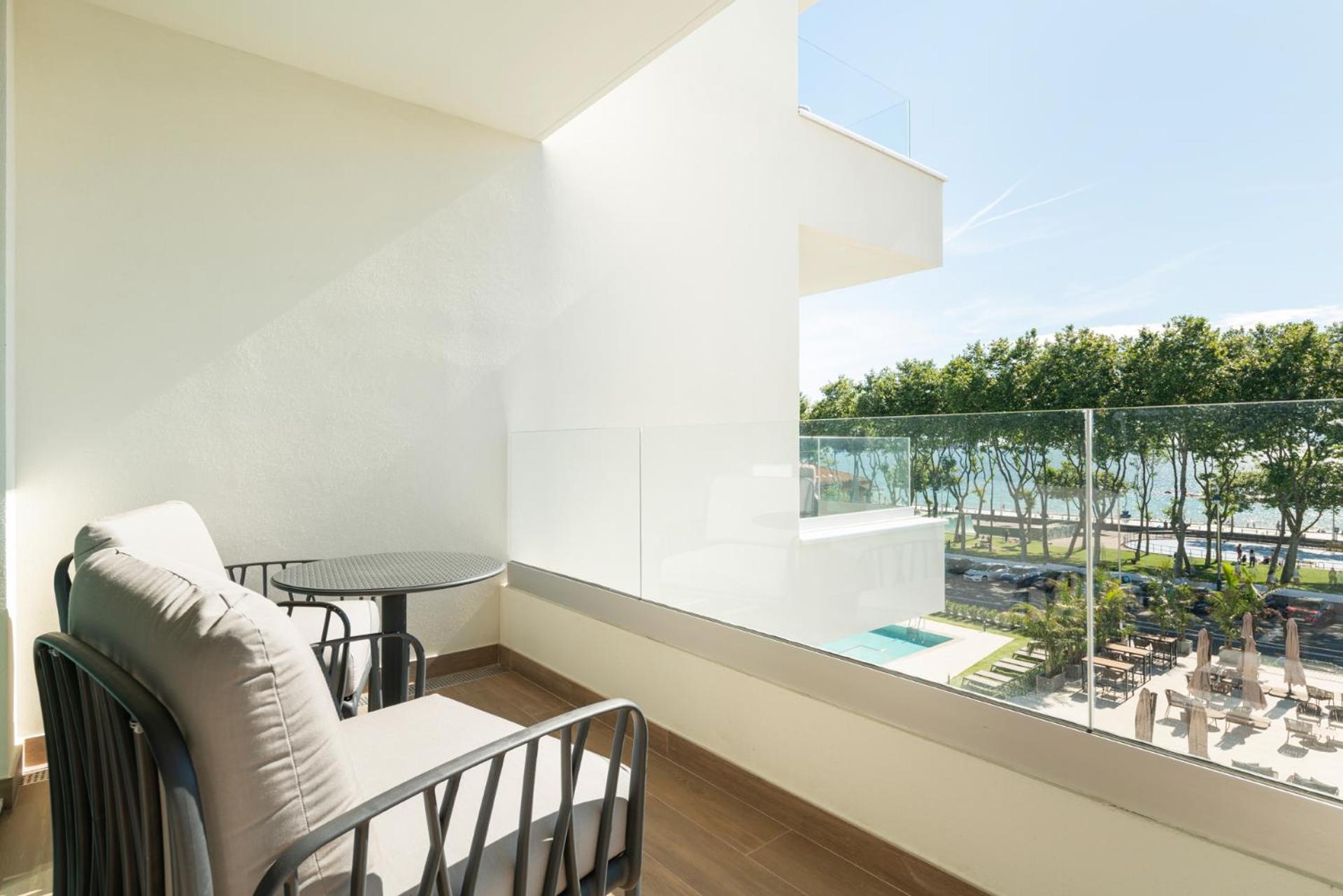 Double or Twin Room - Photo 4