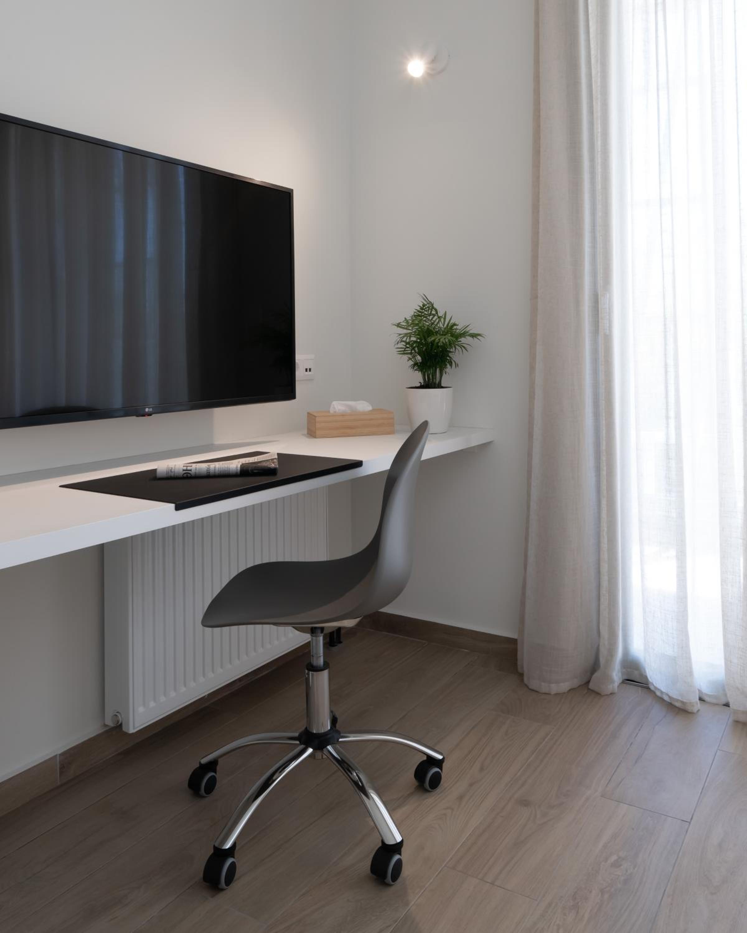 One-Bedroom Apartment with Private Garden photo 3
