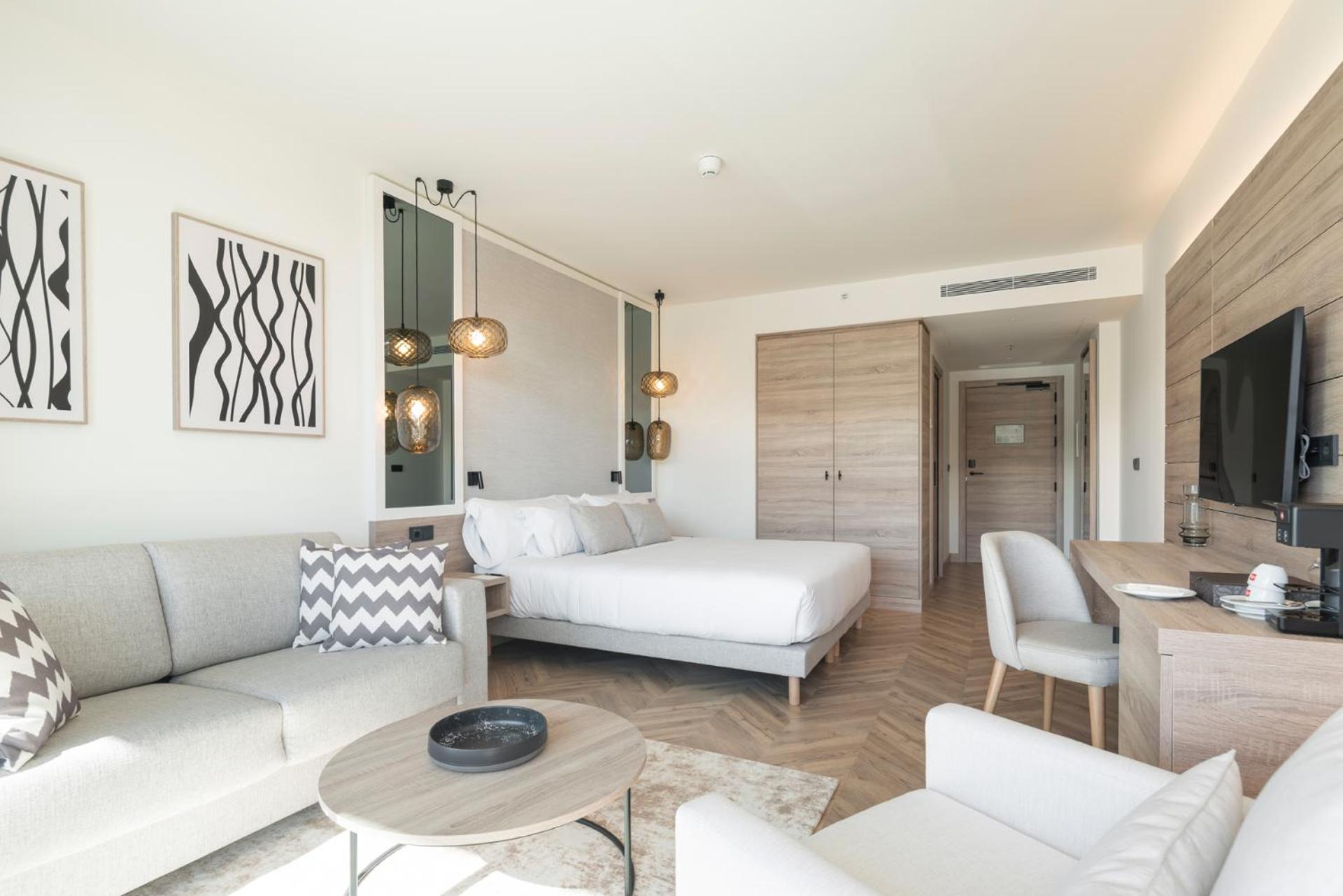 Double or Twin Room with Side Sea View photo 3