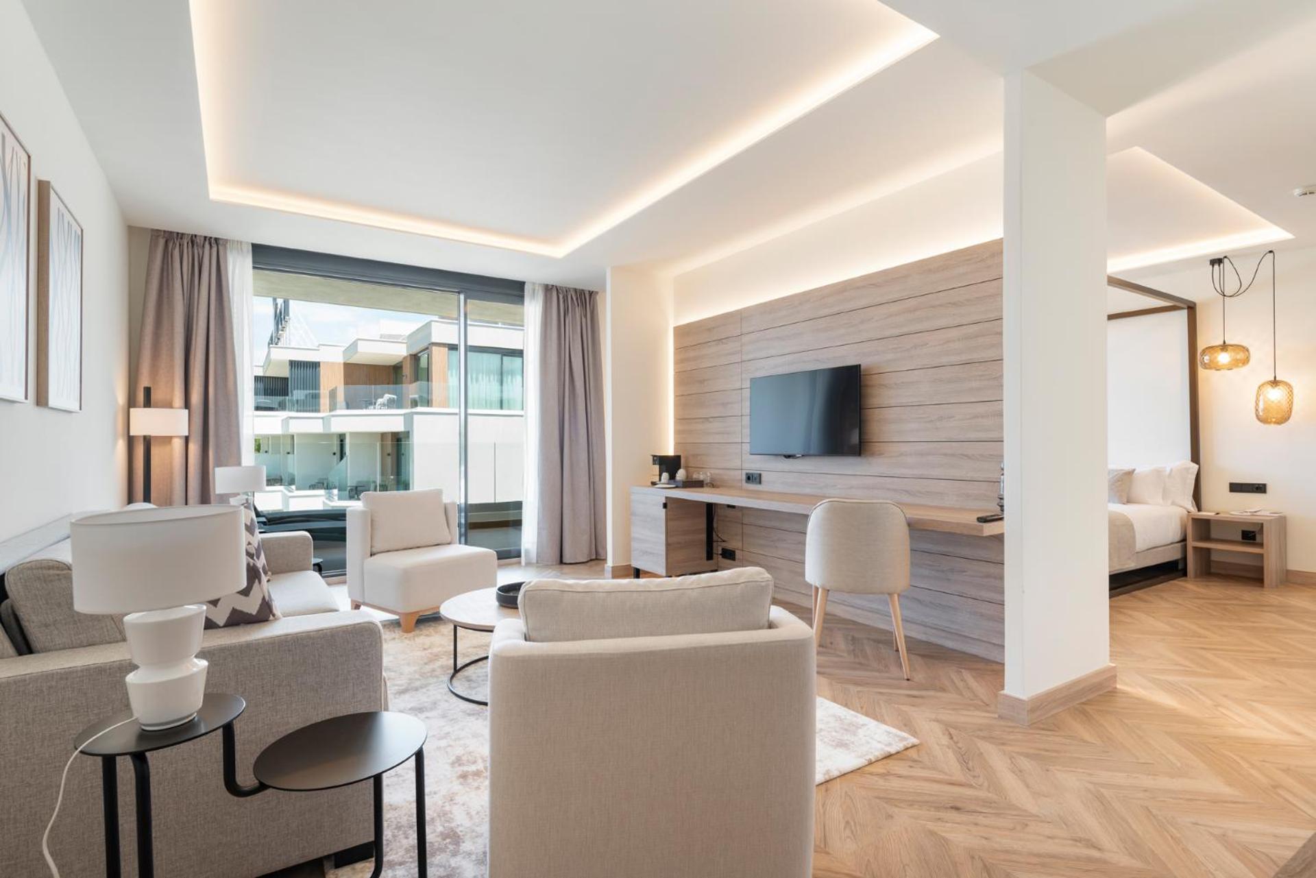 Standard Suite - Photo 7