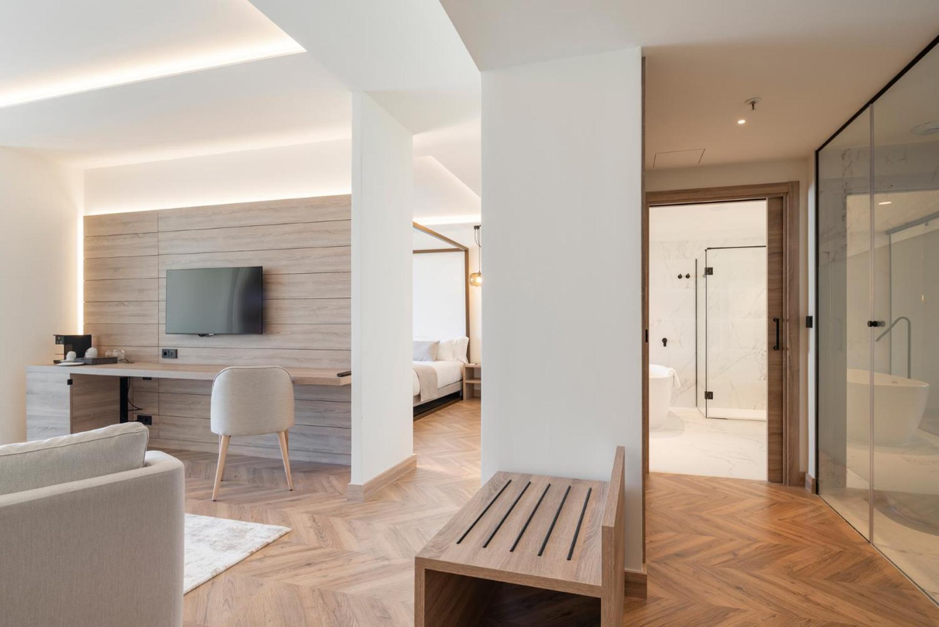 Standard Suite - Photo 8