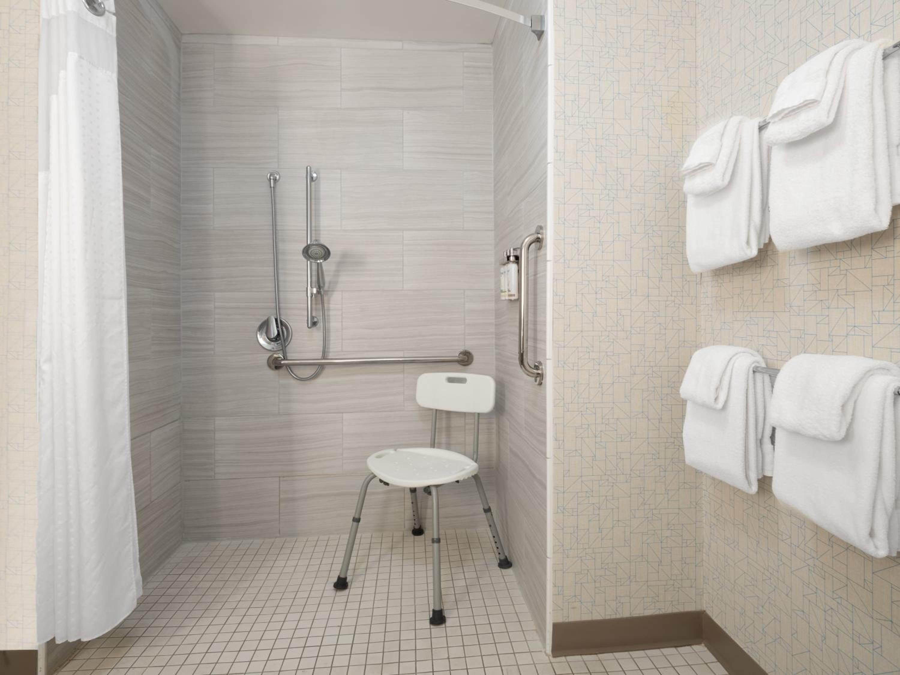 King Room - Disability Access With Roll In Shower - Non-Smoking - Photo 5