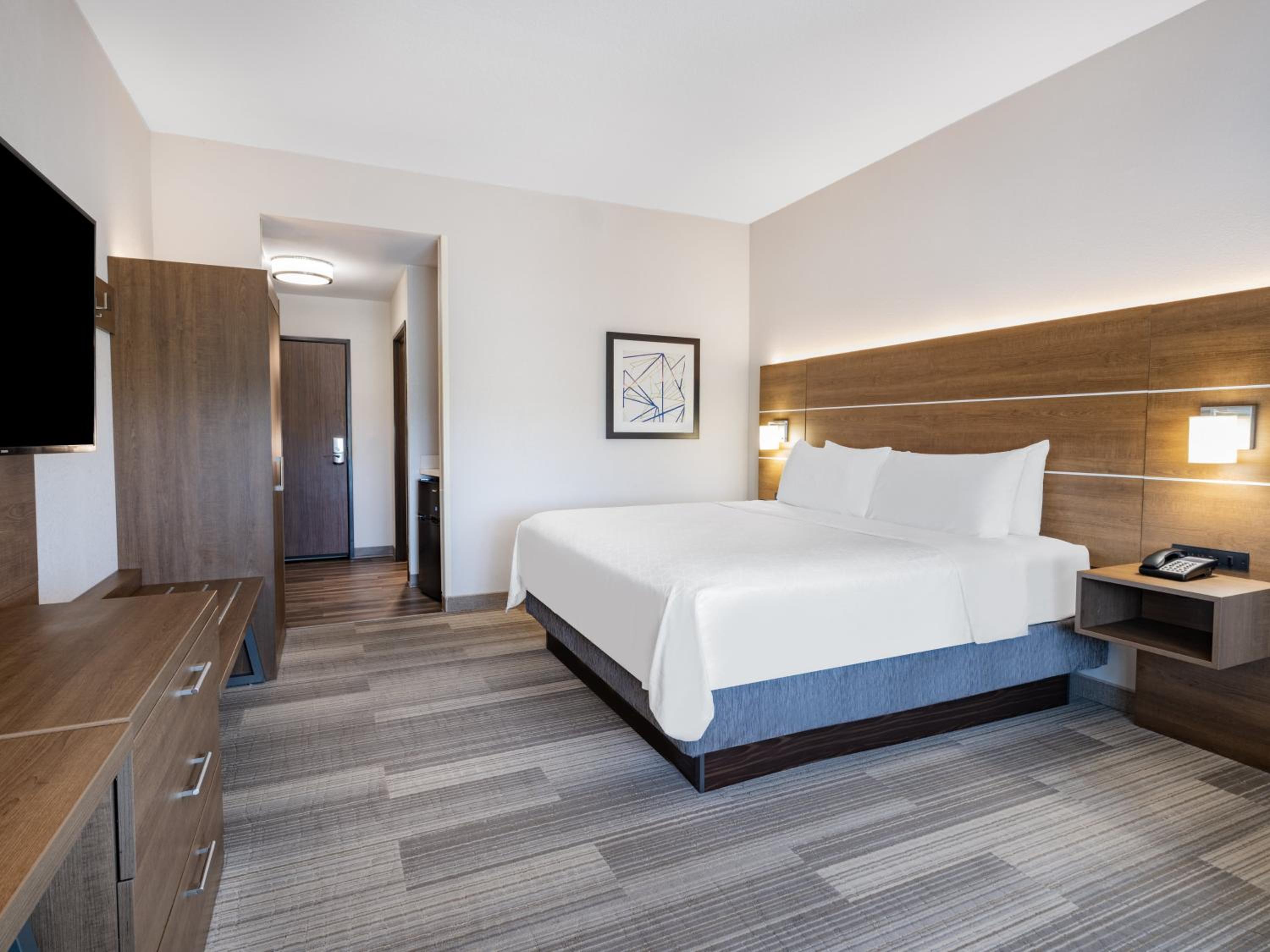 King Room - Disability Access With Roll In Shower - Non-Smoking - Photo 4