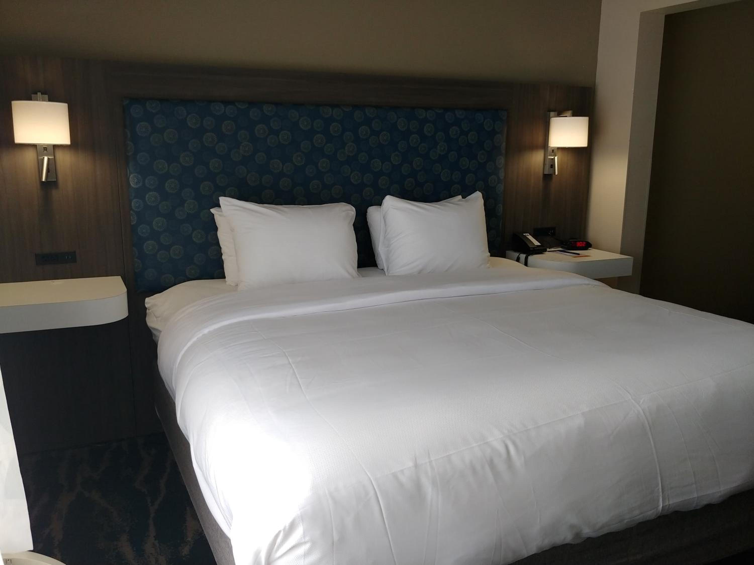 Standard King Room - Non-Smoking  - Photo 7