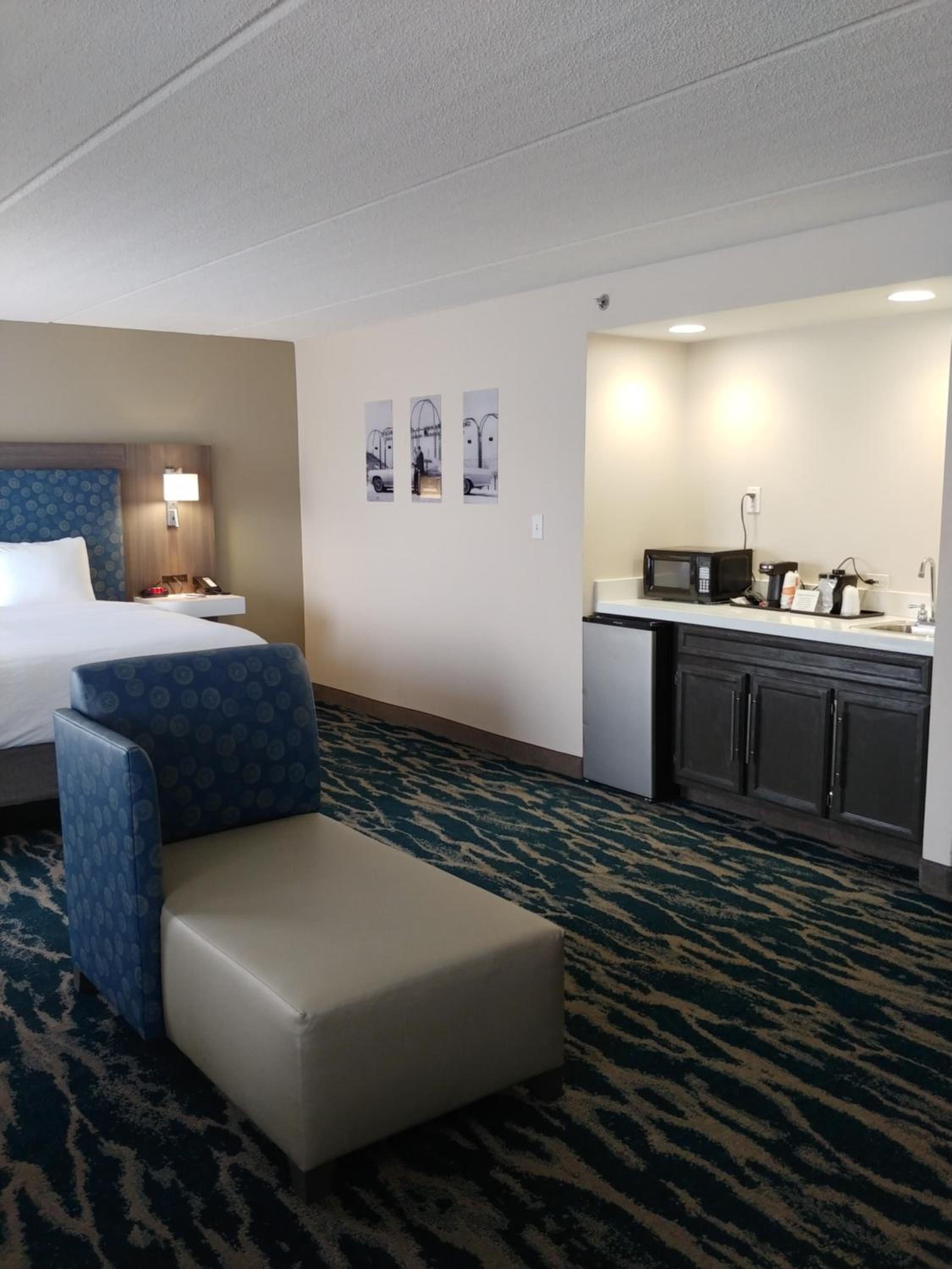 King Suite - Non-Smoking - Photo 7