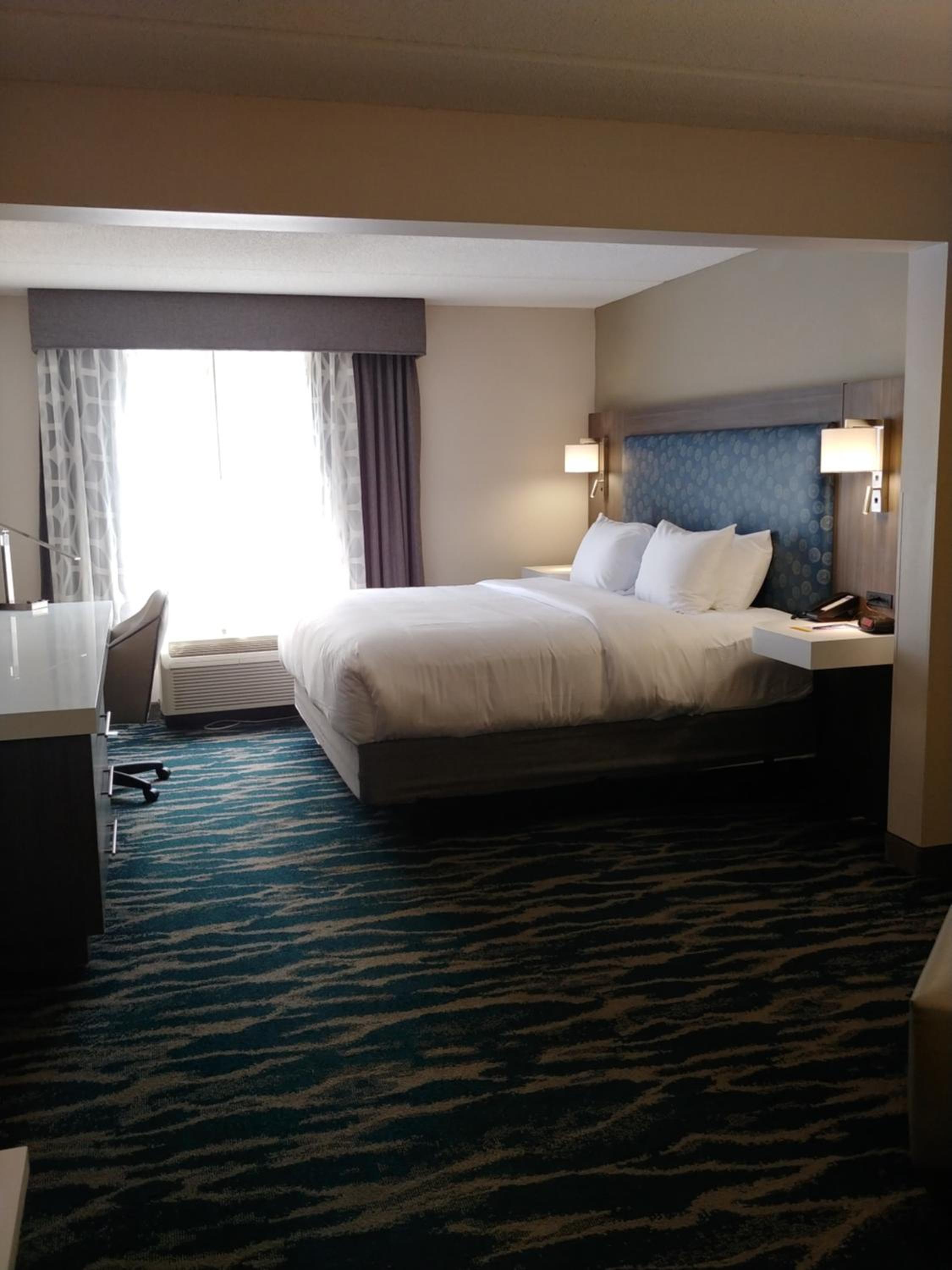 Standard King Room - Non-Smoking  - Photo 6