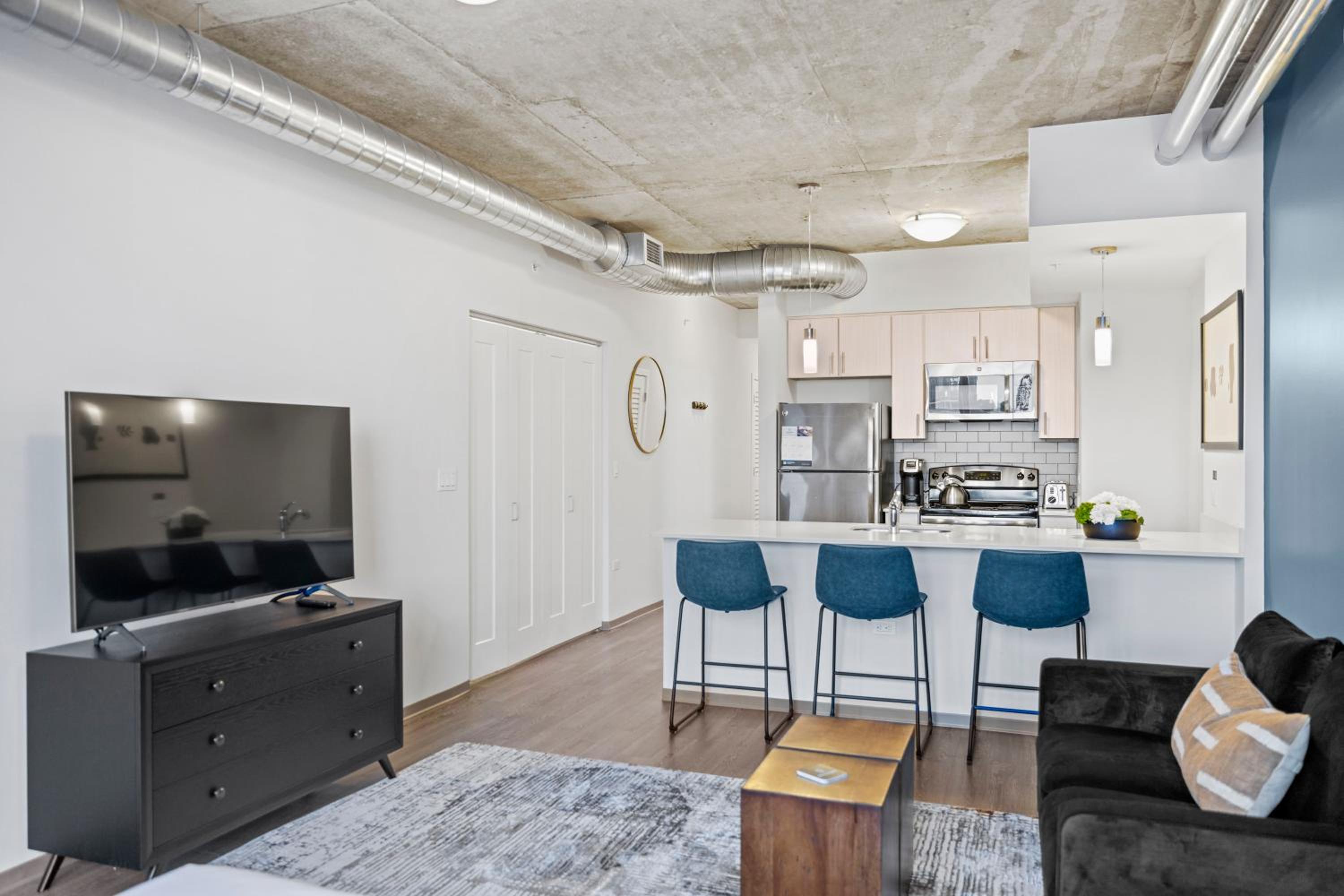 Studio Suite - Photo 12