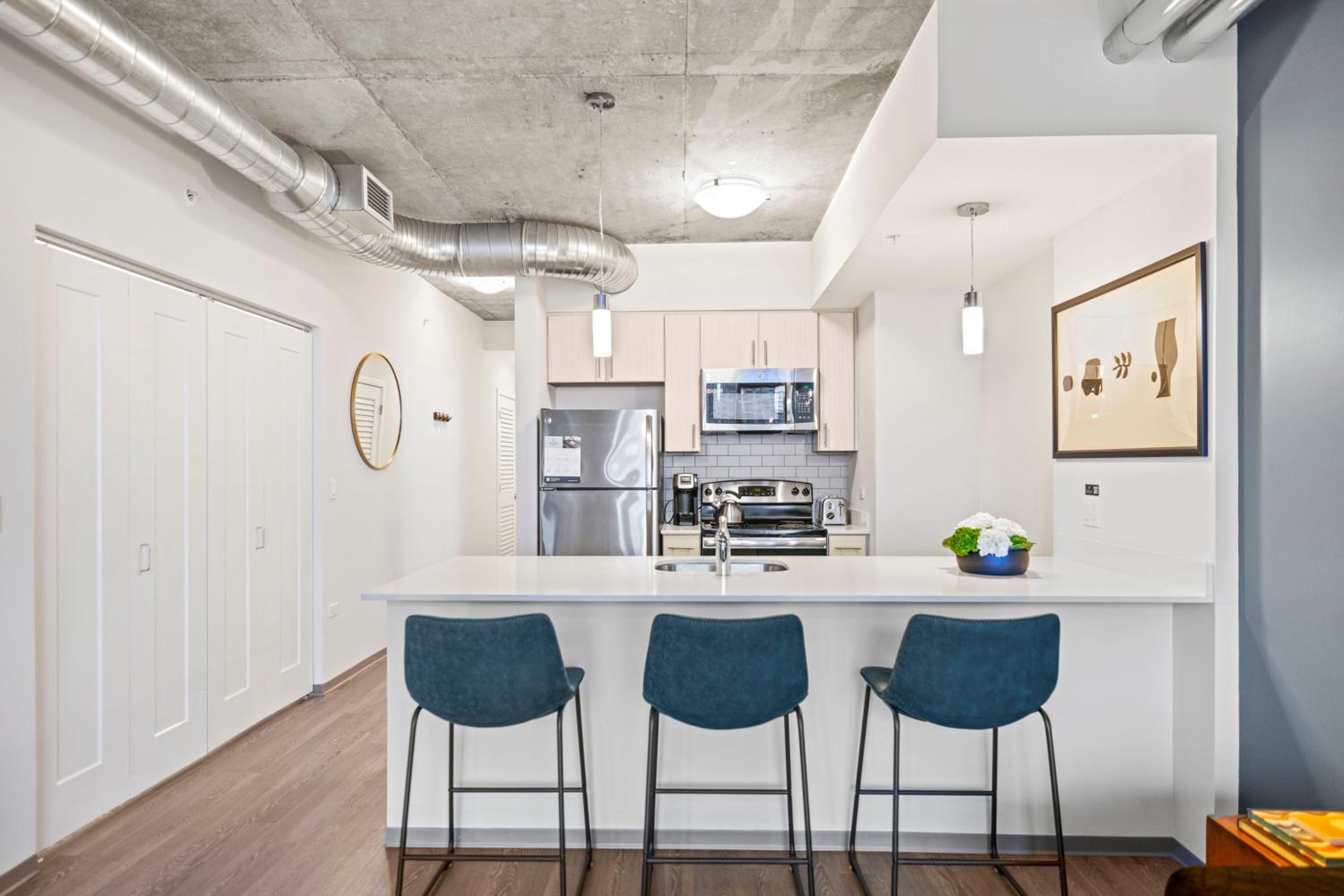Studio Suite - Photo 13