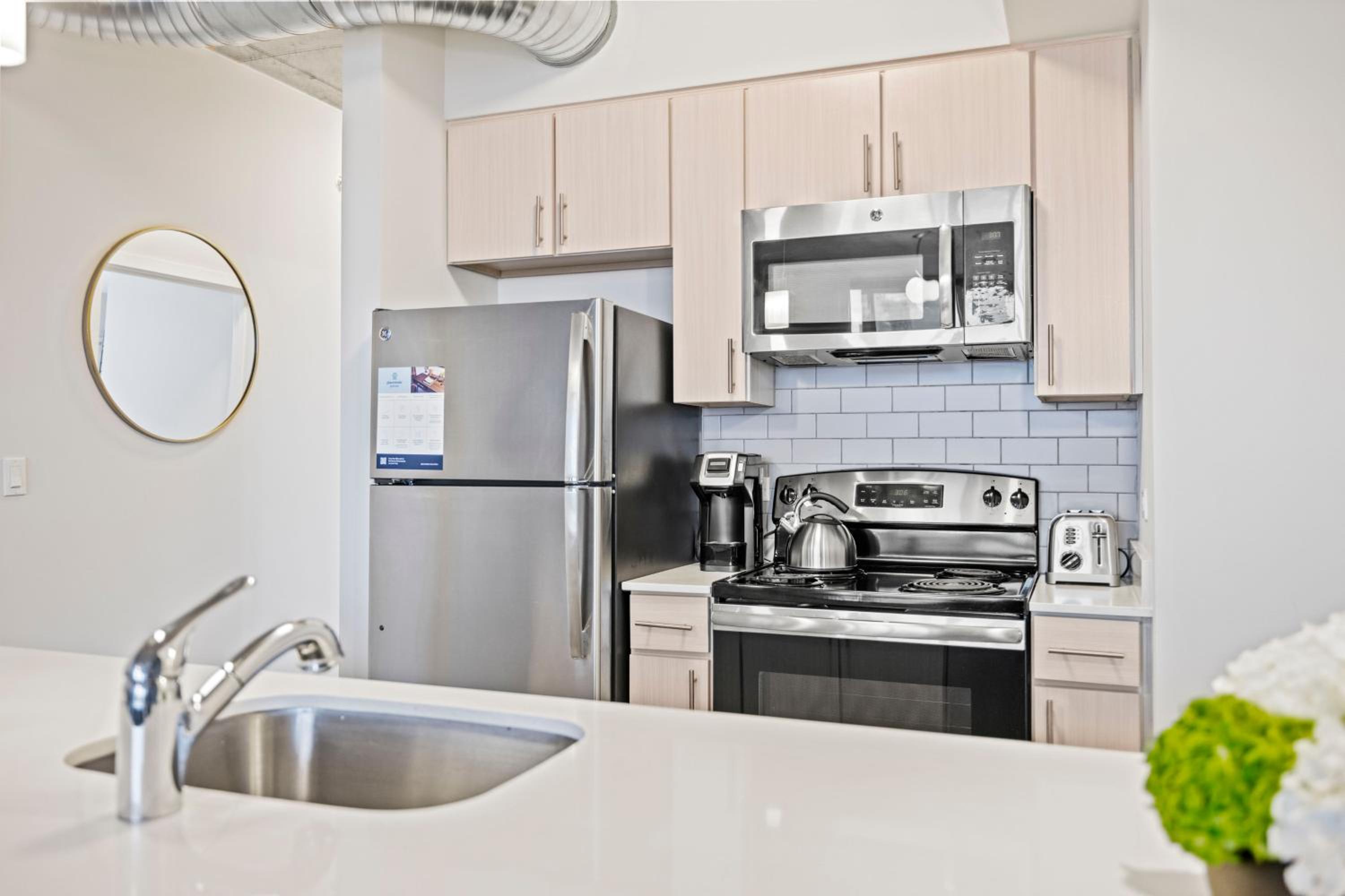 Studio Suite - Photo 14