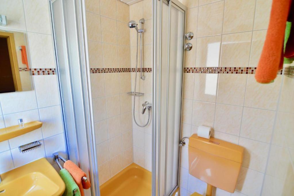 Standard Double Room - Photo 7