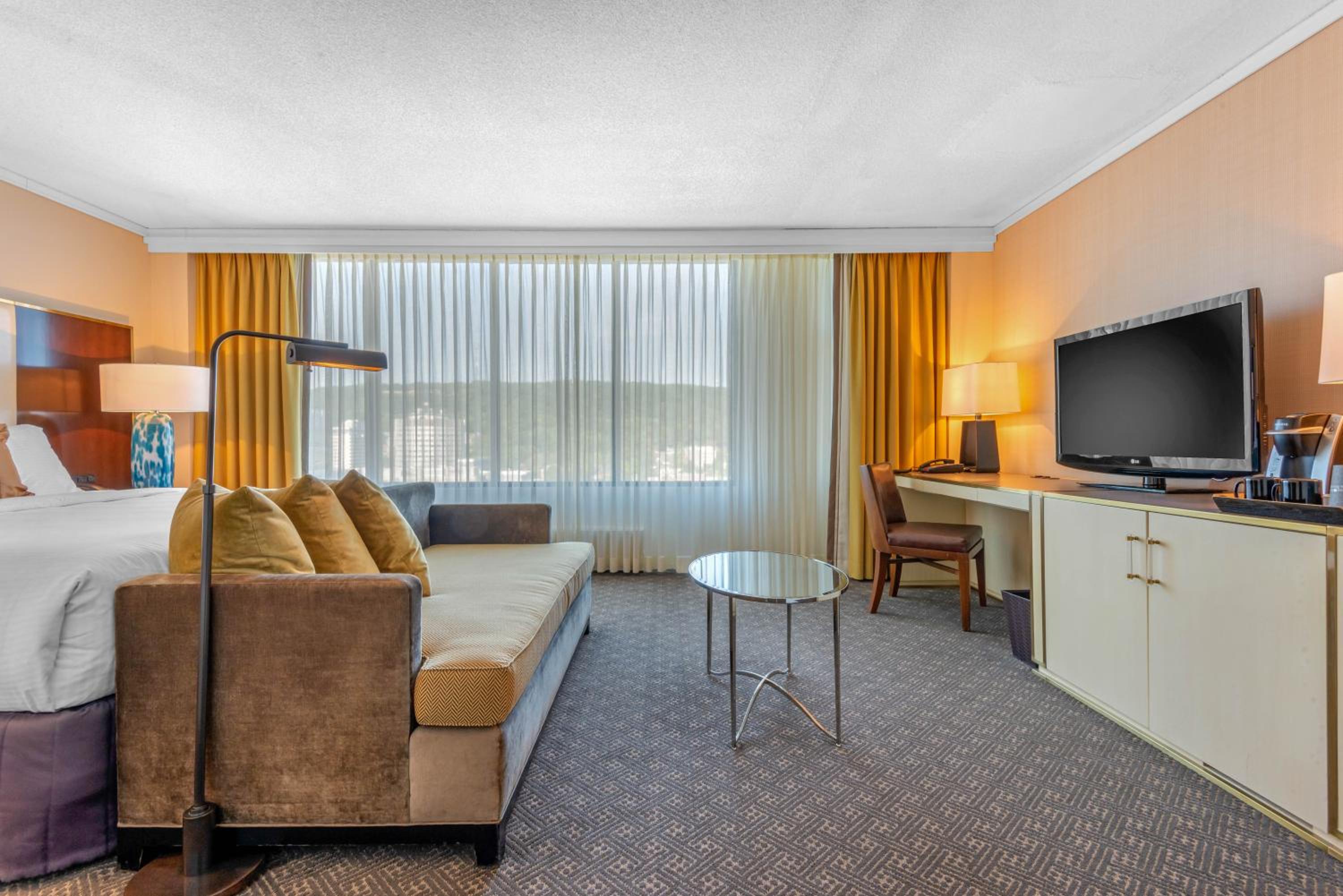 Deluxe King Room - Photo 1