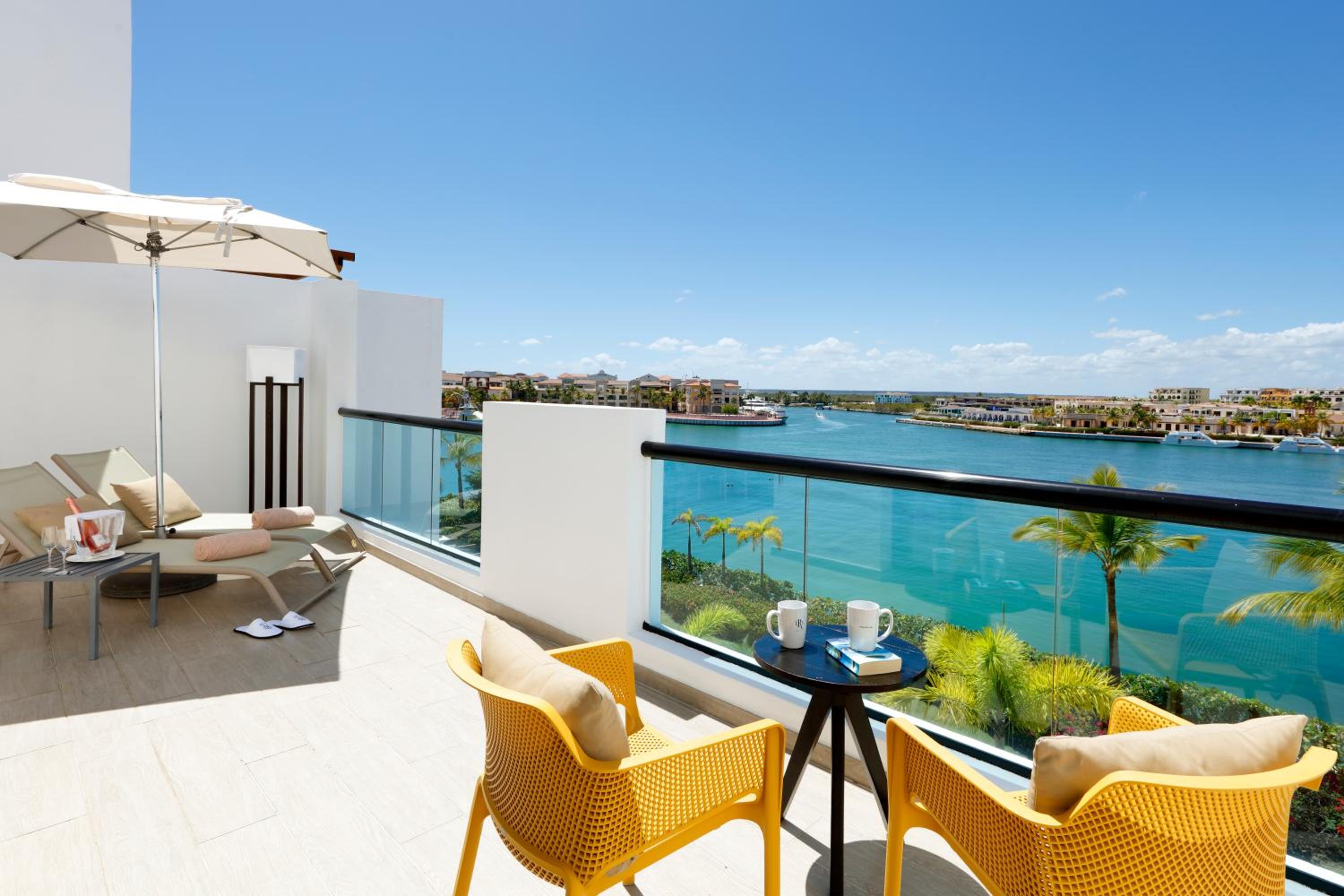 Suite Poolside Marina View