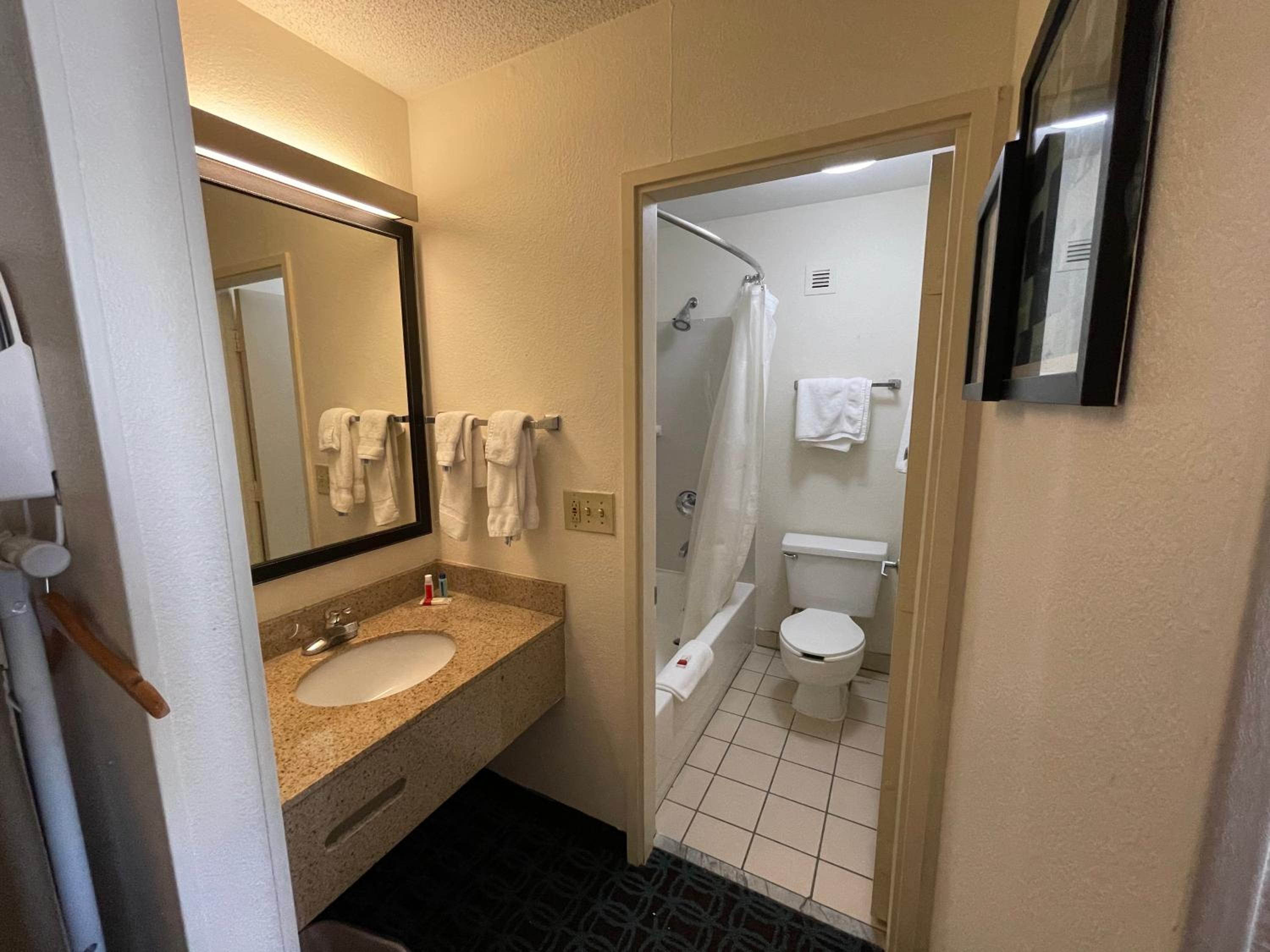 Double Room with Two Double Beds - Non-Smoking - Photo 2