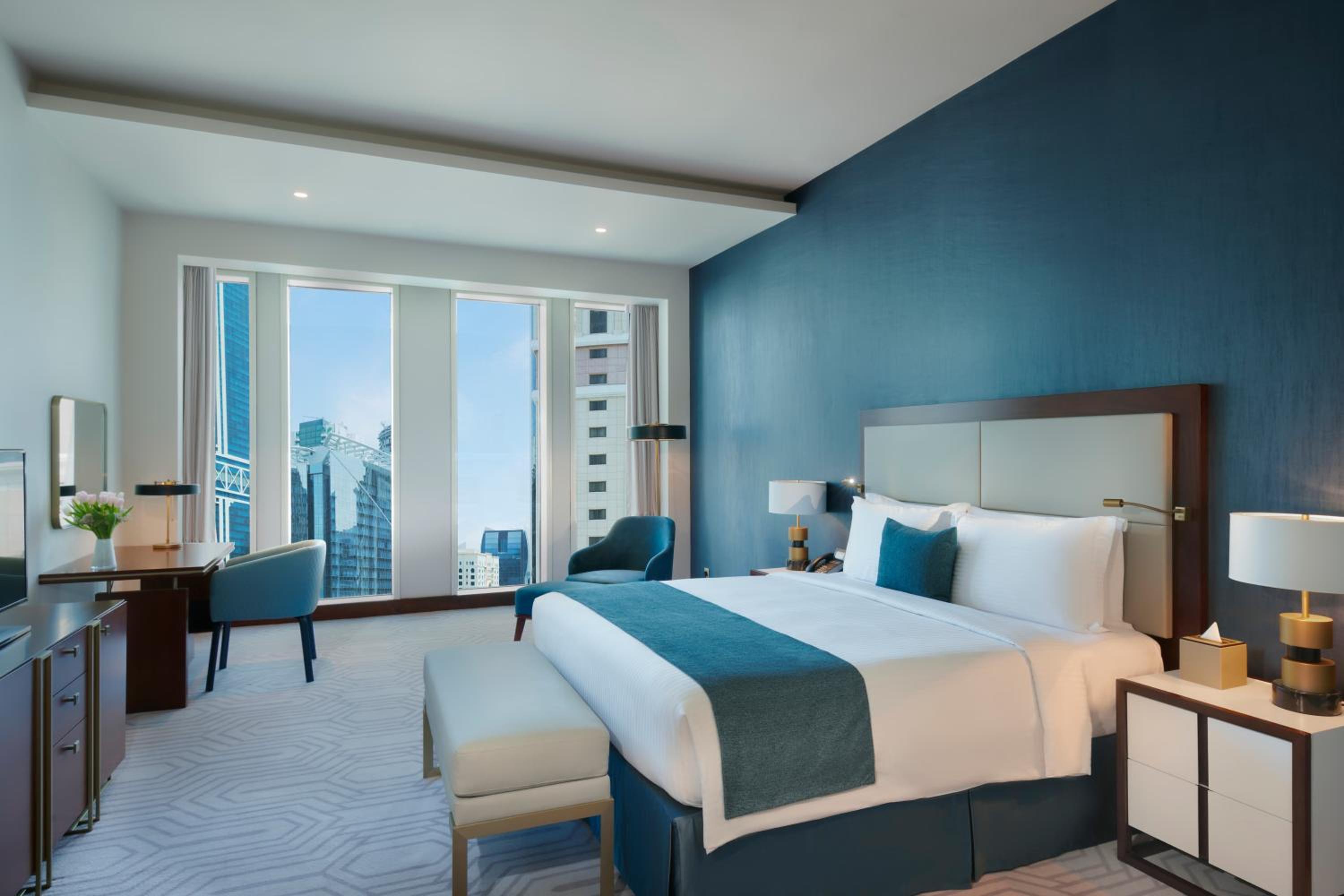 Superior King Room - City View - Photo 1