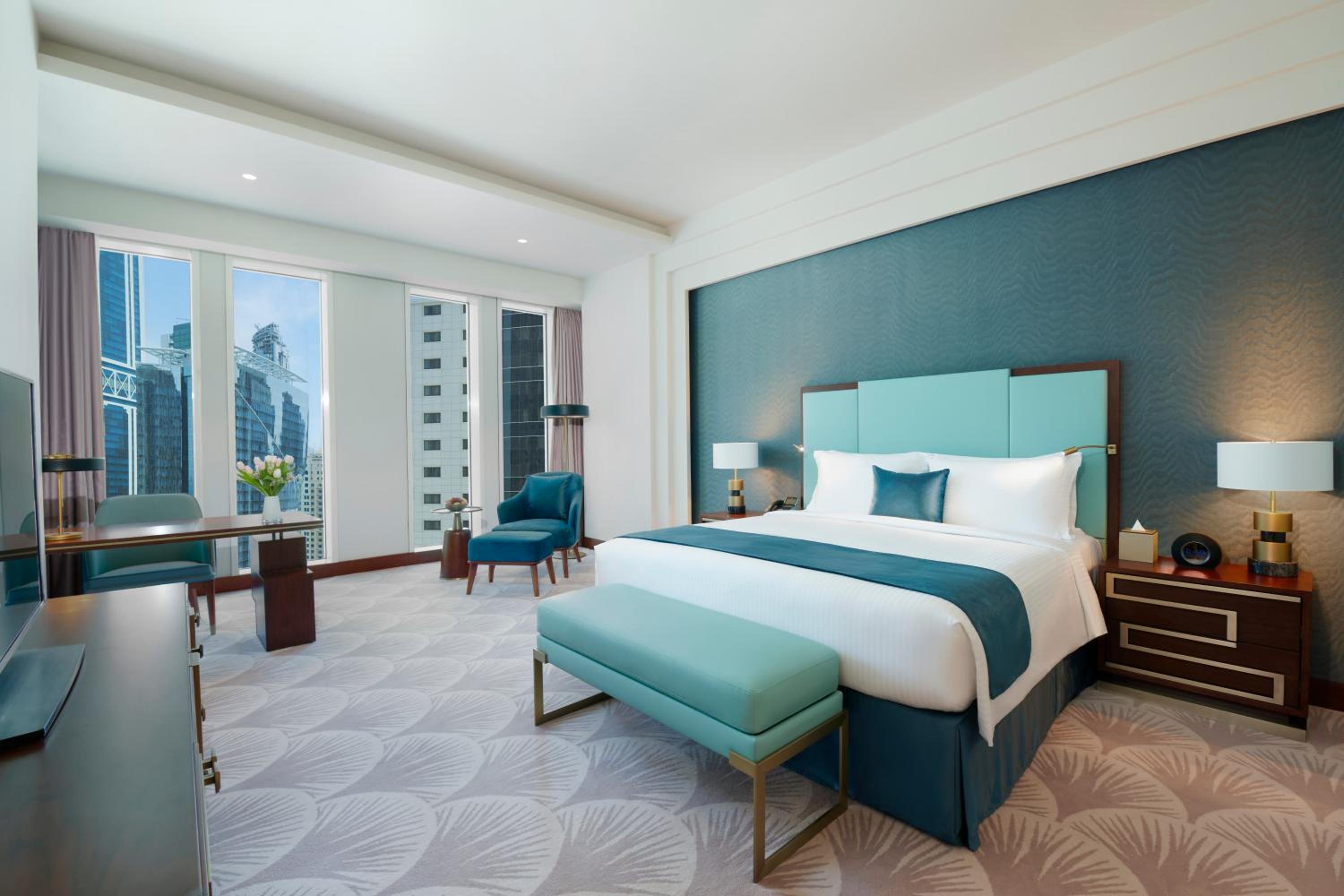 Superior King Room - City View - Photo 3