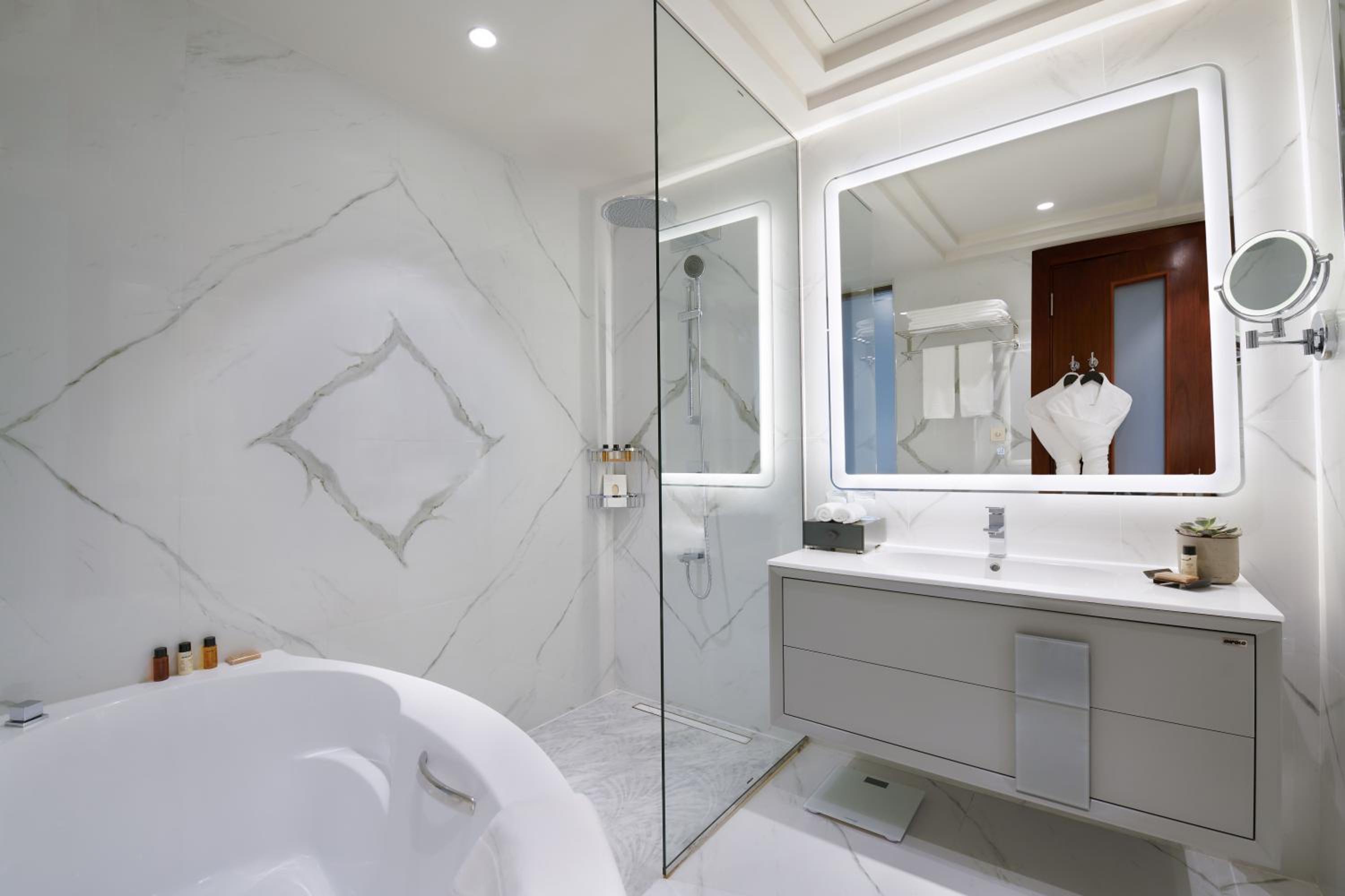 Superior Twin Room - City View - Photo 3