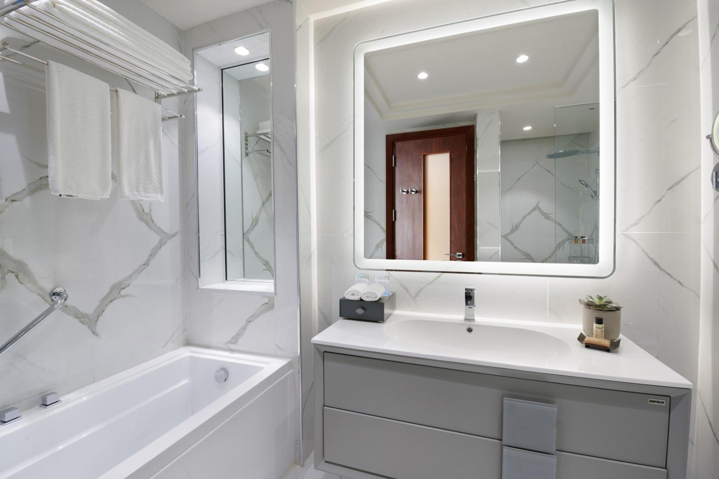 One Bedroom Apartment - Sea View - Photo 3