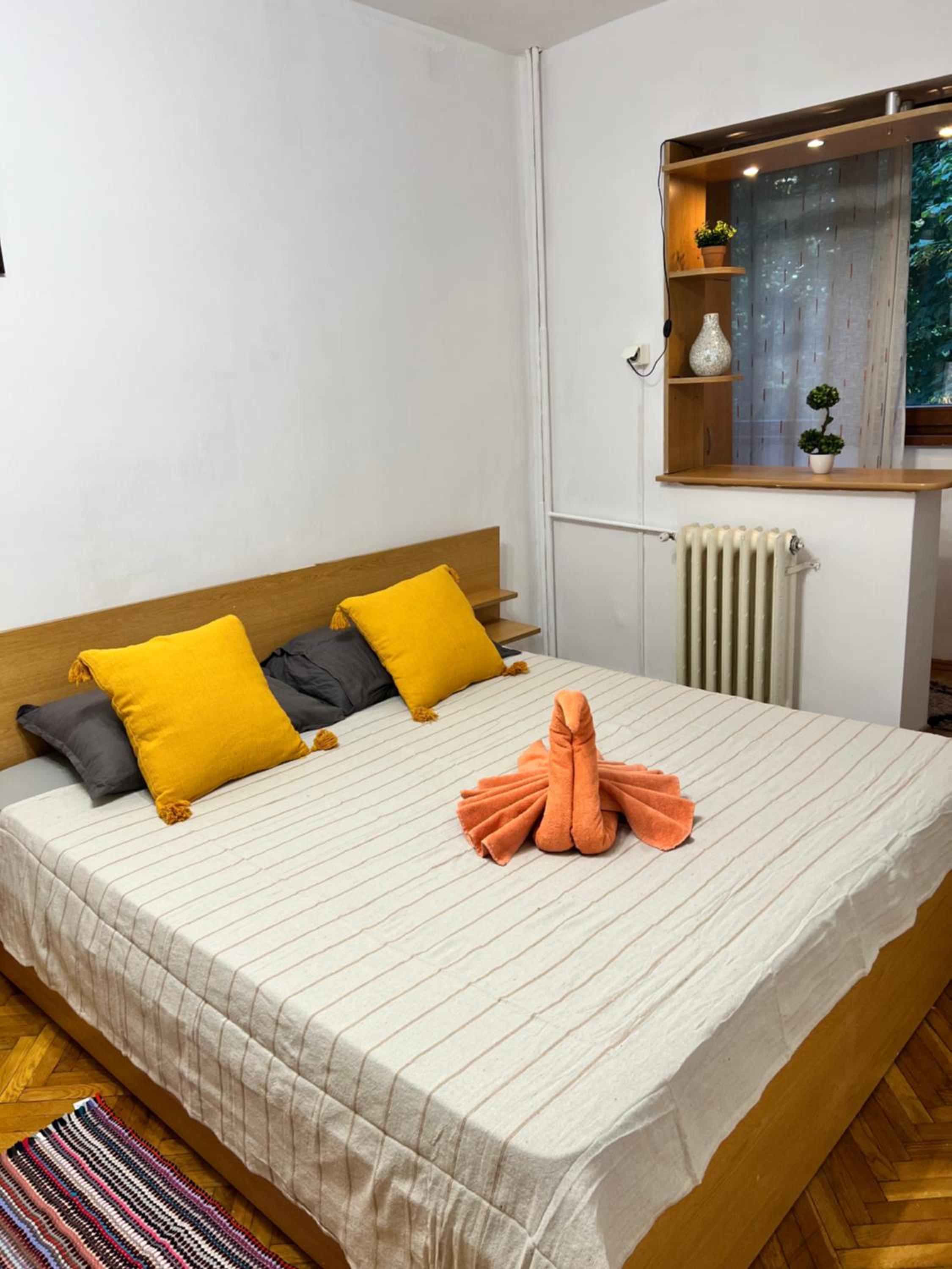 One-Bedroom Apartment - Photo 2